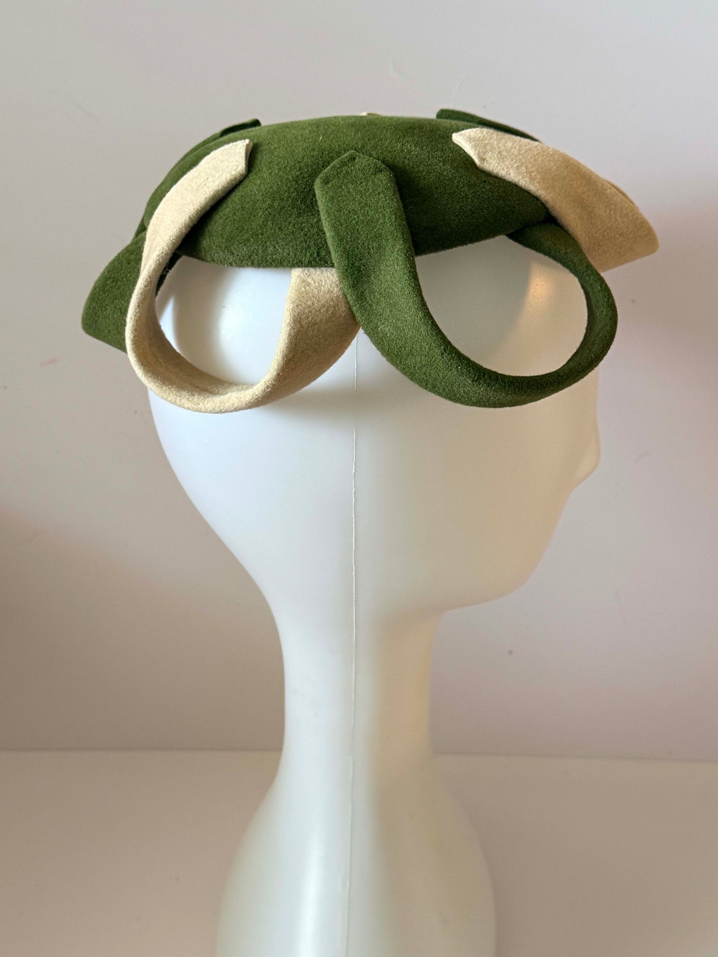 Vintage Royue's Cincinnati Sculptural Felt Hat | Green &amp; Ivory Wool Cocktail Hat | Avant Garde Loop Hat | Mid Century Modern Millinery | 1950s 1960s Statement Hat