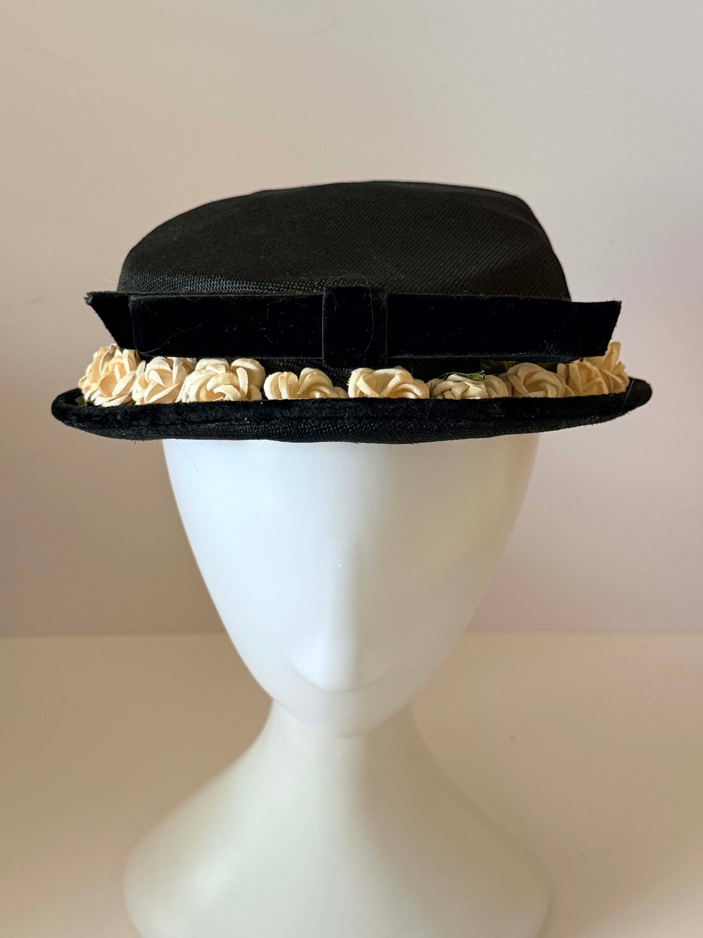 Vintage 1940s 1950s Black Floral Picture Hat | Cream Rose Trim Hat | Velvet Bow Cocktail Hat | Romantic Garden Party Hat | Church Wedding Hat