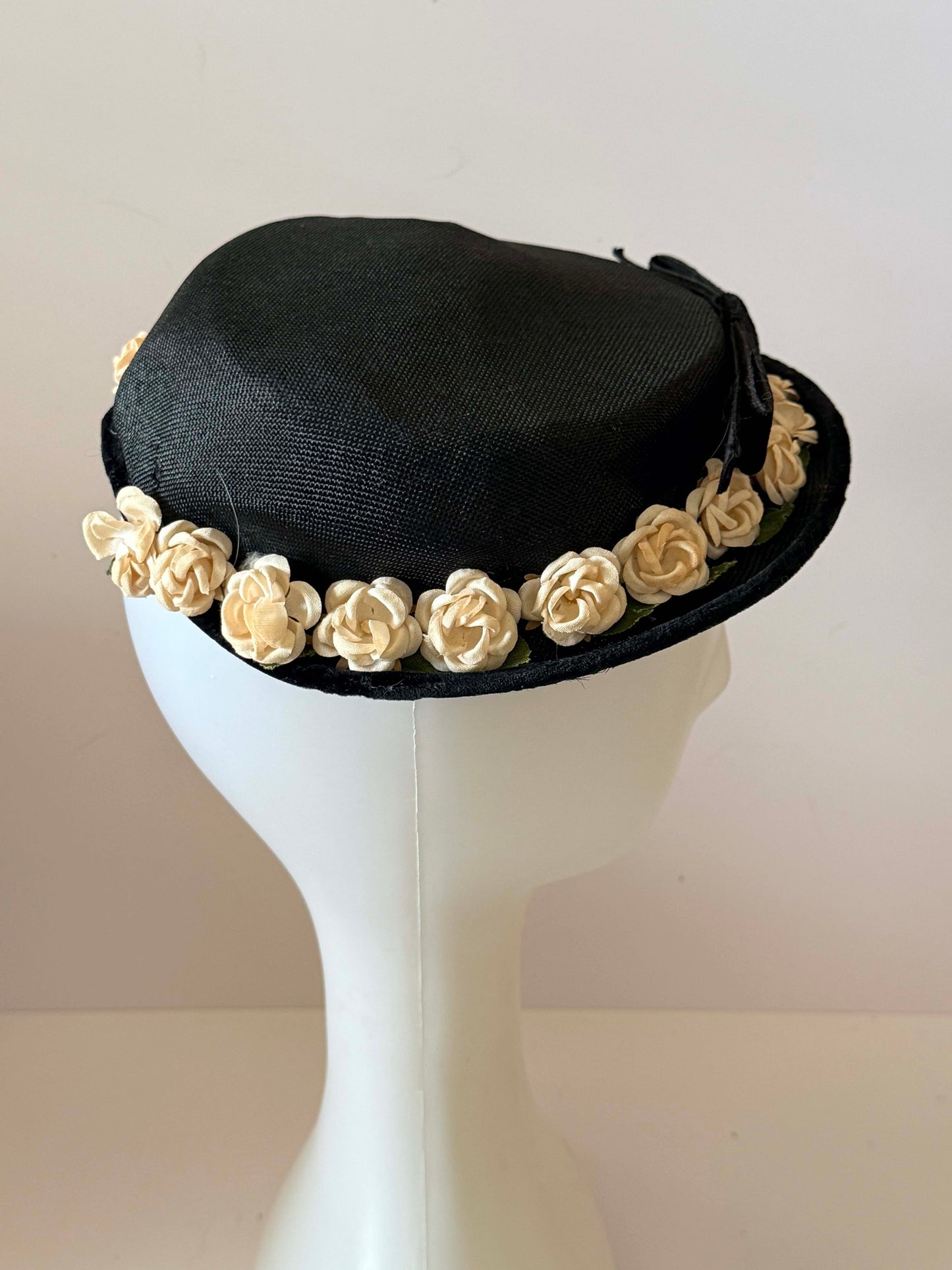 Vintage 1940s 1950s Black Floral Picture Hat | Cream Rose Trim Hat | Velvet Bow Cocktail Hat | Romantic Garden Party Hat | Church Wedding Hat