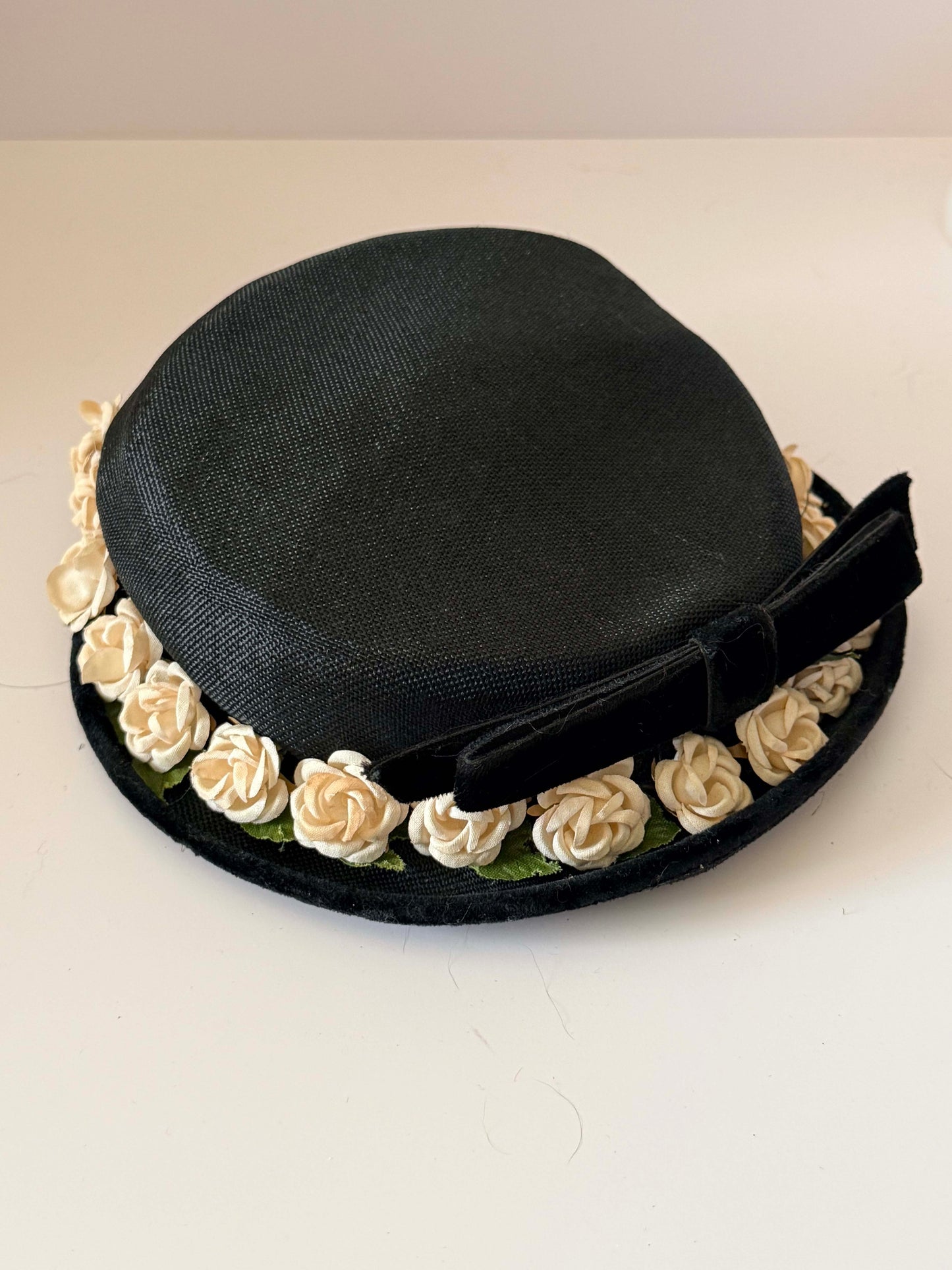 Vintage 1940s 1950s Black Floral Picture Hat | Cream Rose Trim Hat | Velvet Bow Cocktail Hat | Romantic Garden Party Hat | Church Wedding Hat