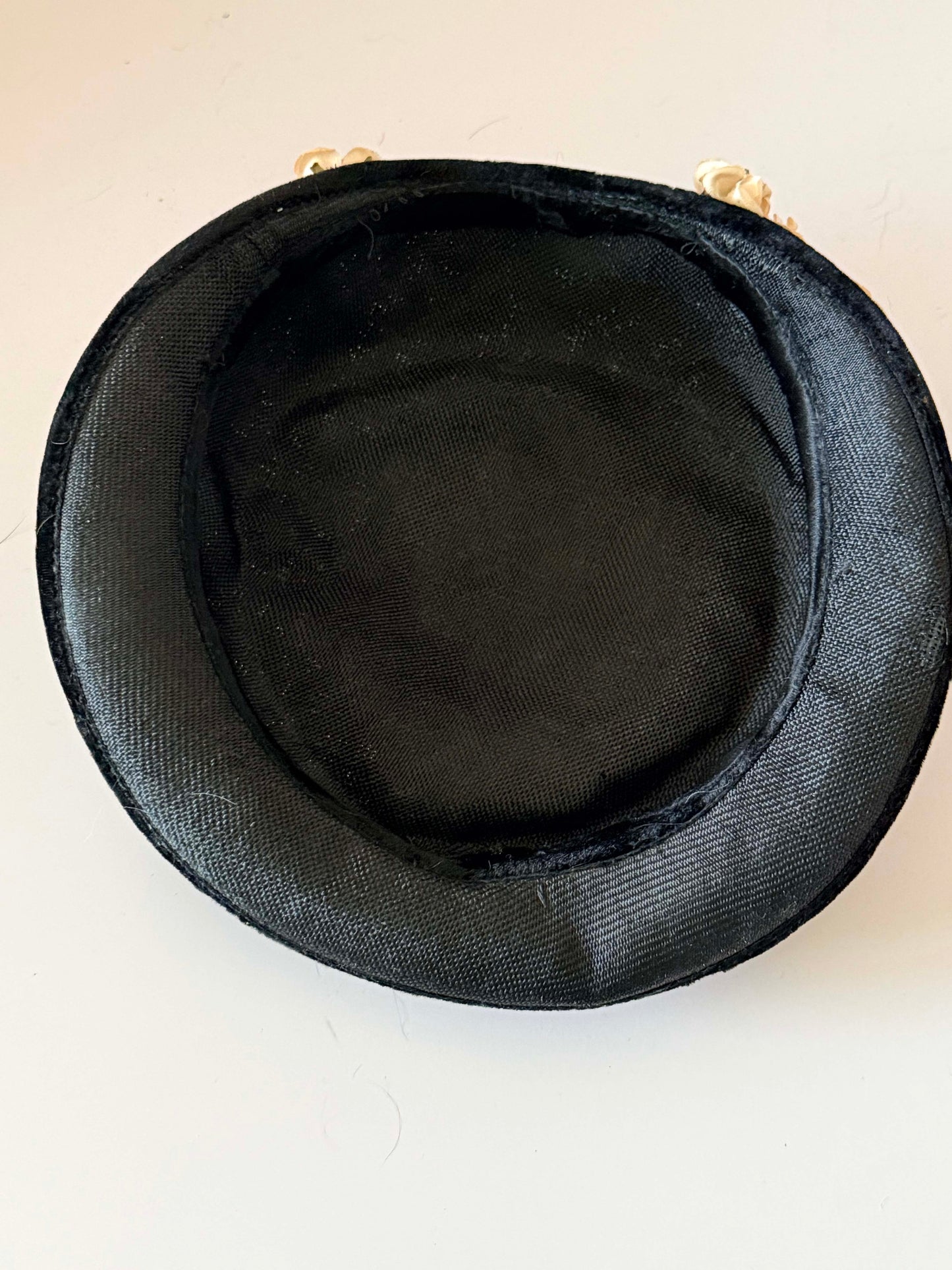 Vintage 1940s 1950s Black Floral Picture Hat | Cream Rose Trim Hat | Velvet Bow Cocktail Hat | Romantic Garden Party Hat | Church Wedding Hat