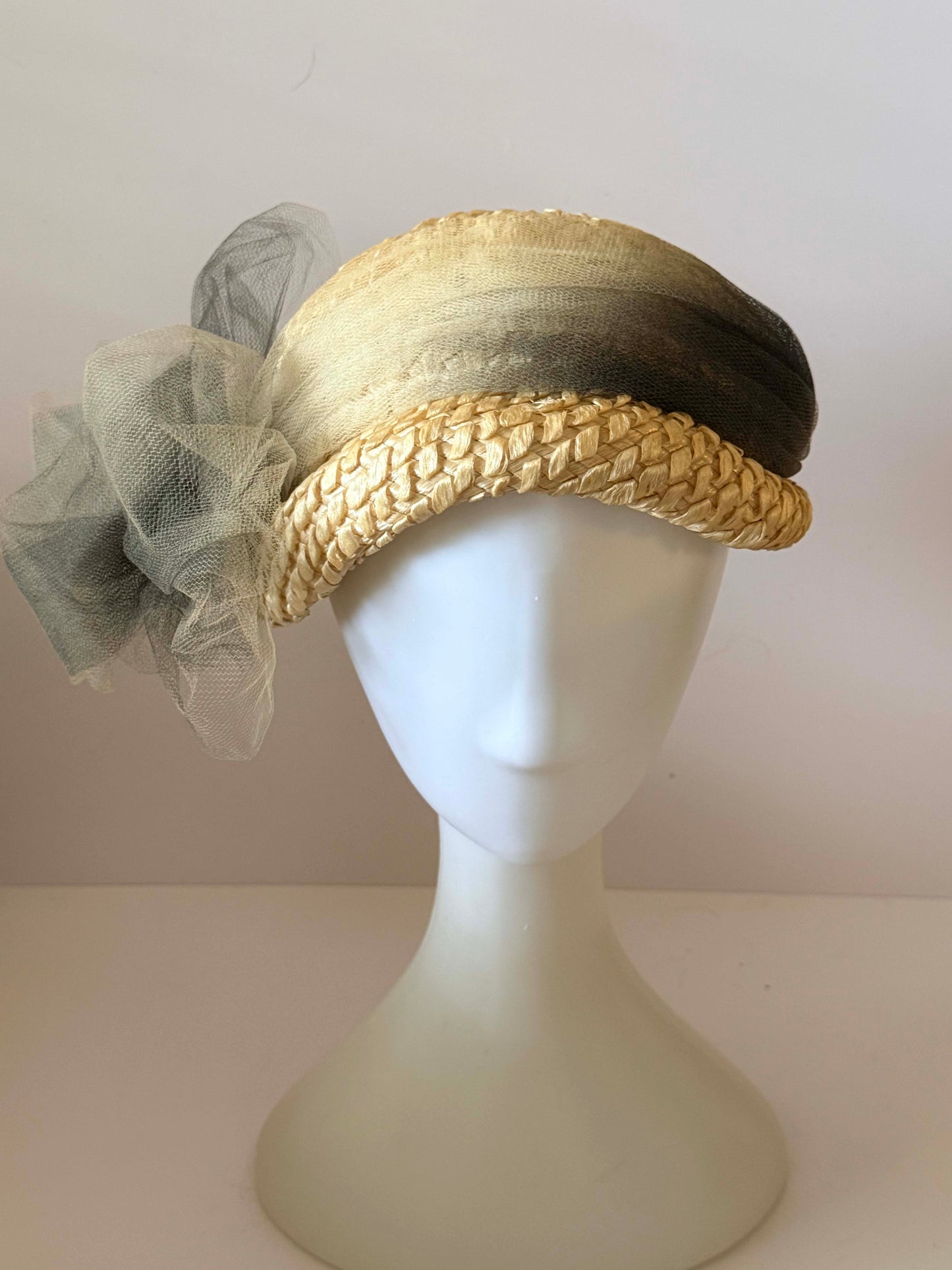 Vintage Royce Exclusive Straw Cloche Hat | Ivory Raffia Pillbox with Gray Tulle Bow | 1960s Derby Hat | Bridal Fascinator | Church Hat