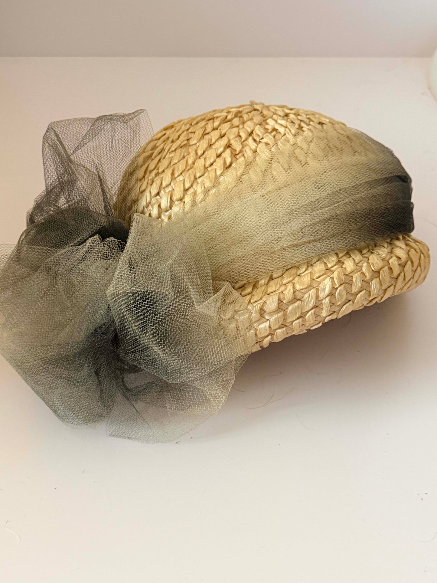 Vintage Royce Exclusive Straw Cloche Hat | Ivory Raffia Pillbox with Gray Tulle Bow | 1960s Derby Hat | Bridal Fascinator | Church Hat