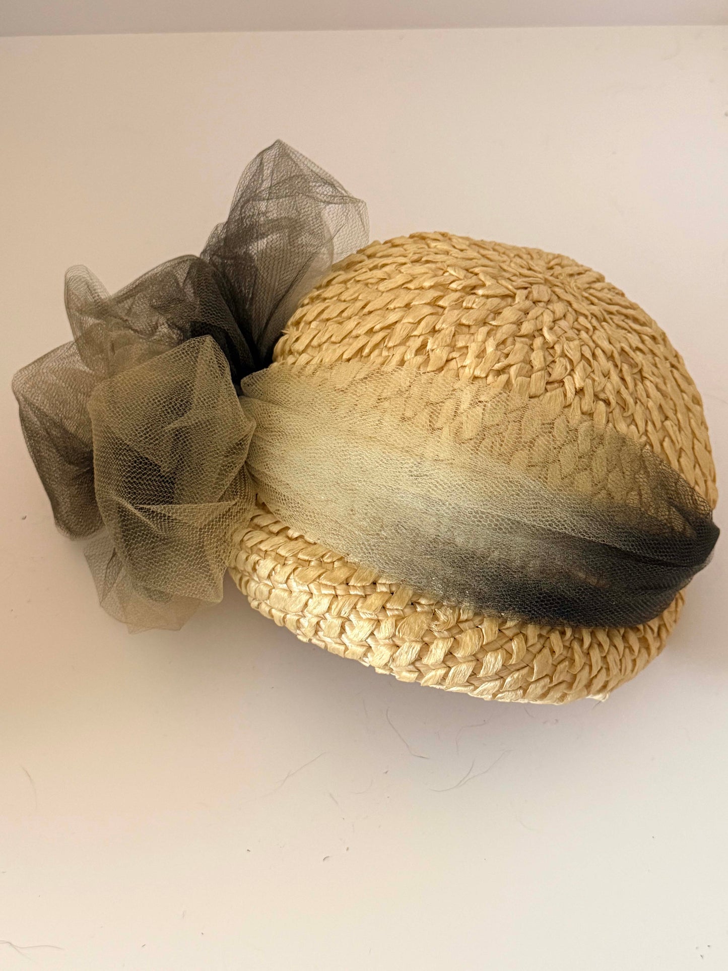 Vintage Royce Exclusive Straw Cloche Hat | Ivory Raffia Pillbox with Gray Tulle Bow | 1960s Derby Hat | Bridal Fascinator | Church Hat