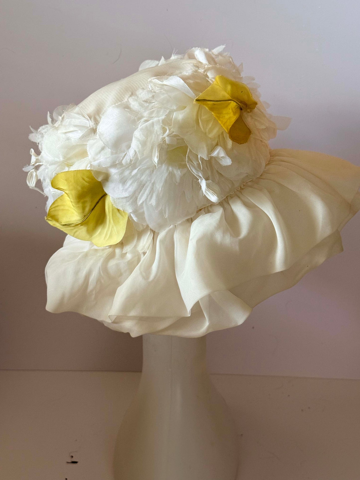 1960s Floral Garden Party Hat | Vintage Ivory Flower Hat with Dramatic Ruffled Brim | Kentucky Derby Hat | Couture Millinery | Wedding Guest Hat