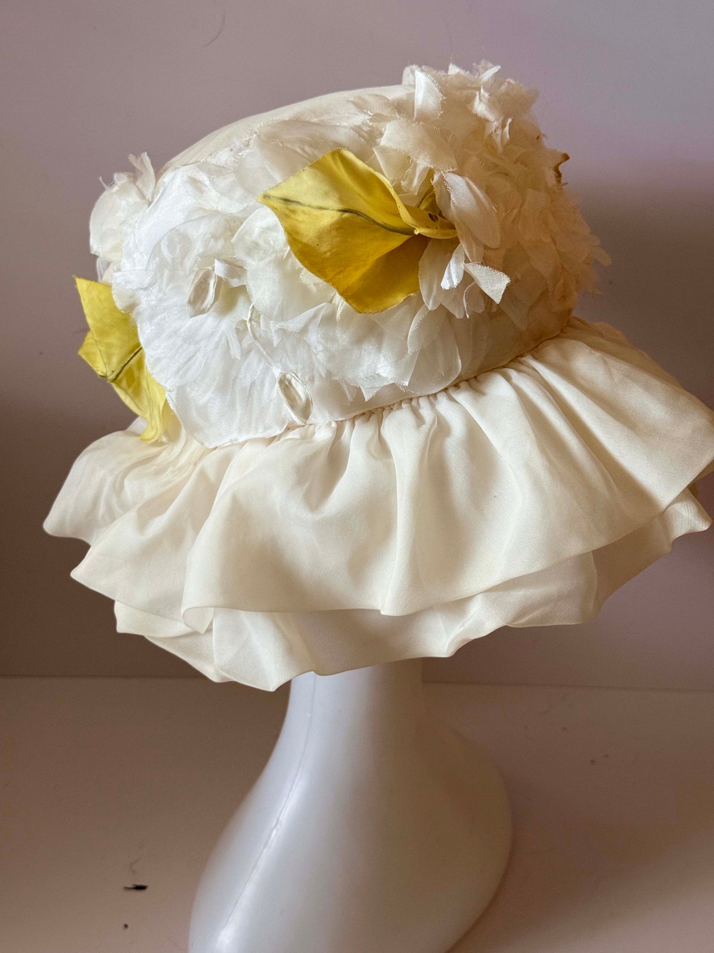 1960s Floral Garden Party Hat | Vintage Ivory Flower Hat with Dramatic Ruffled Brim | Kentucky Derby Hat | Couture Millinery | Wedding Guest Hat