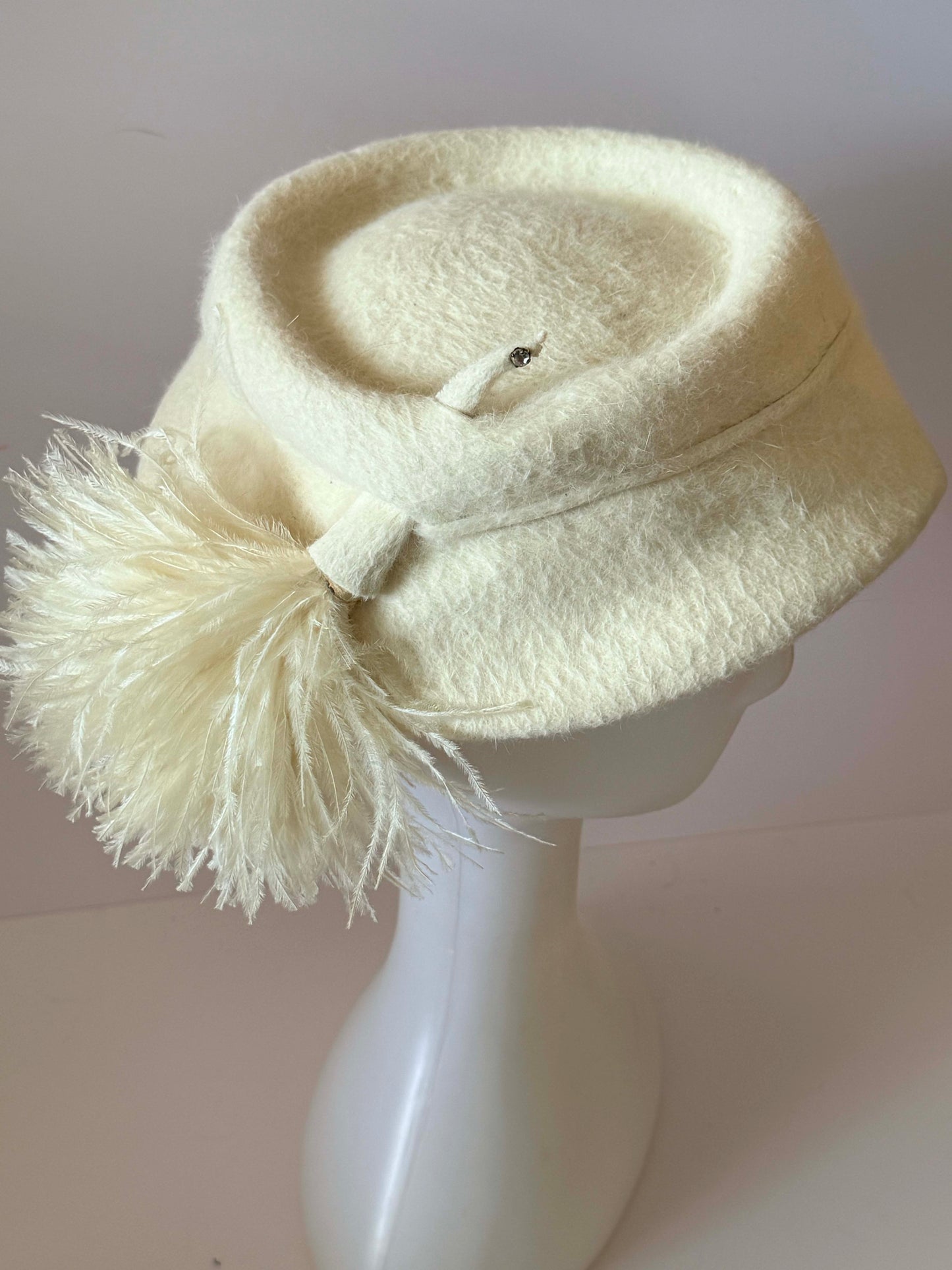 Vintage Roberta Bernays Ivory Angora Hat, 1960s Feather Cocktail Hat, Winter White Designer Hat, Bridal Hat, Church Hat, Derby Hat