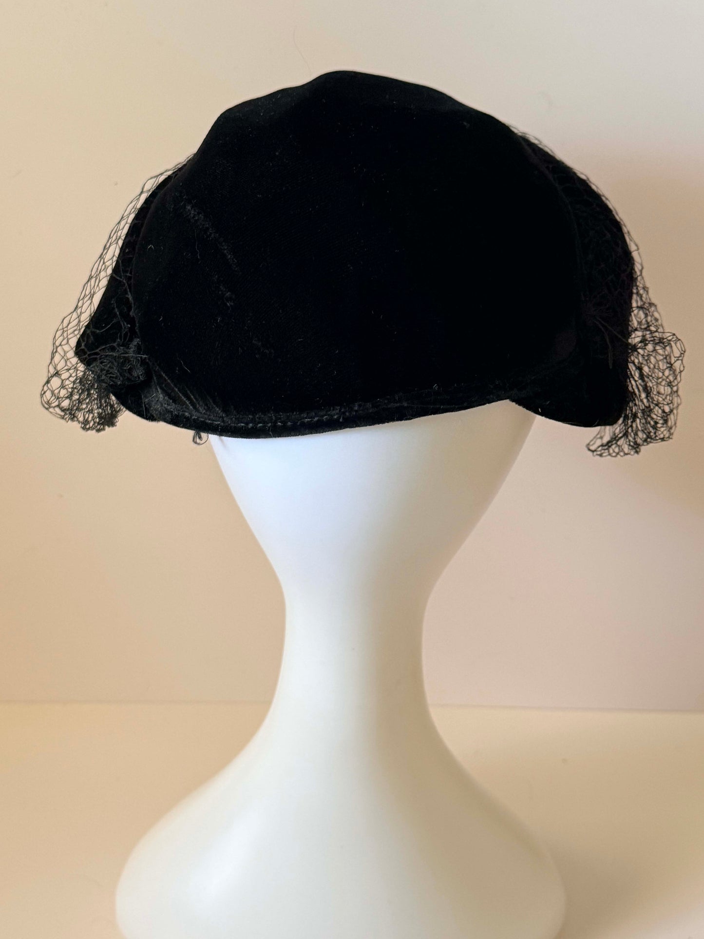 Vintage Black Velvet Birdcage Veil Hat, Cocktail Fascinator, 1950s Style Veiled Pillbox, Elegant Mourning Hat, Classic Evening Headpiece