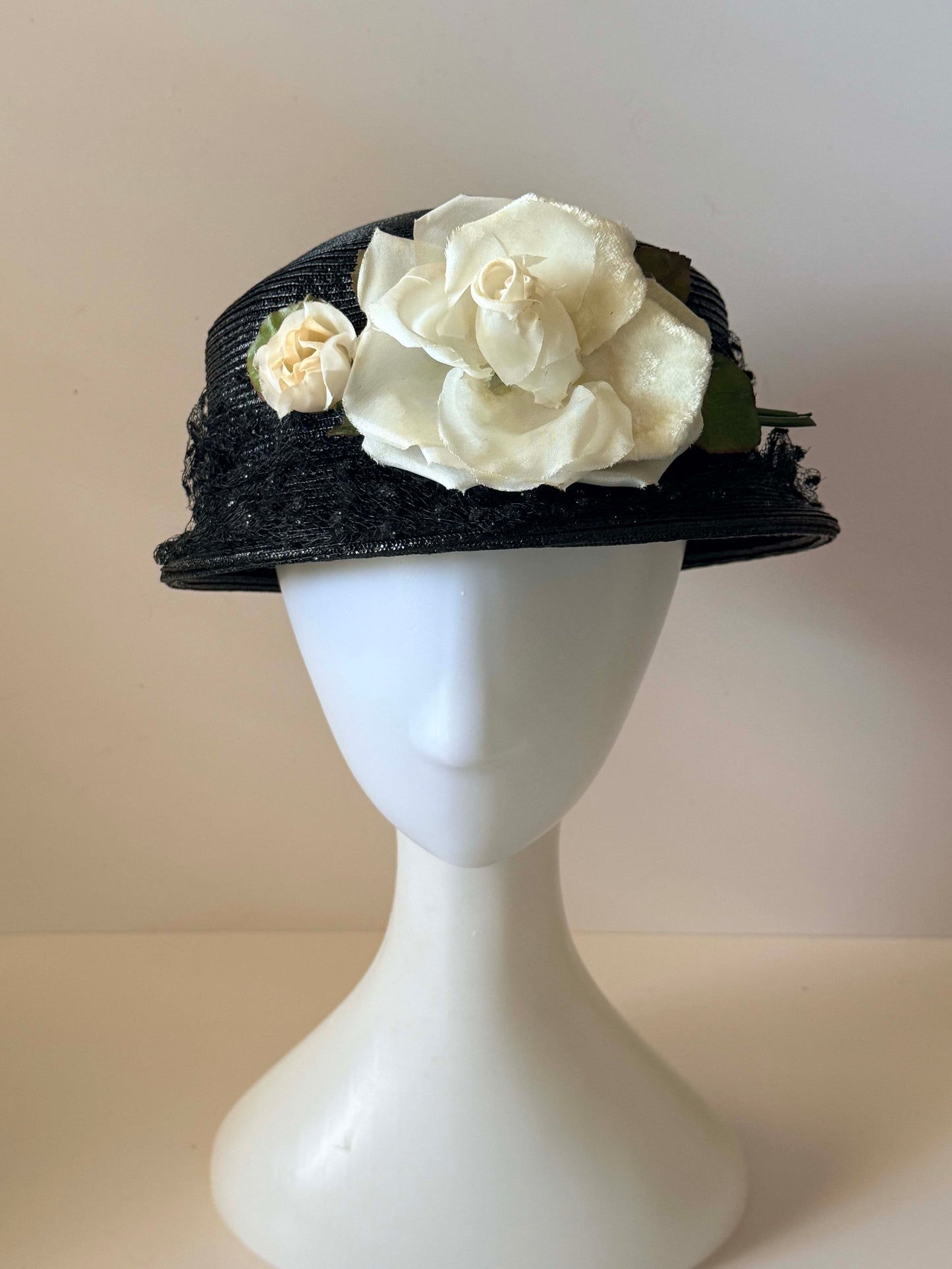 Vintage Black Straw Floral Hat | White Rose Cocktail Hat | 1950s Floral Cloche | Garden Party Hat | Wedding Guest Millinery