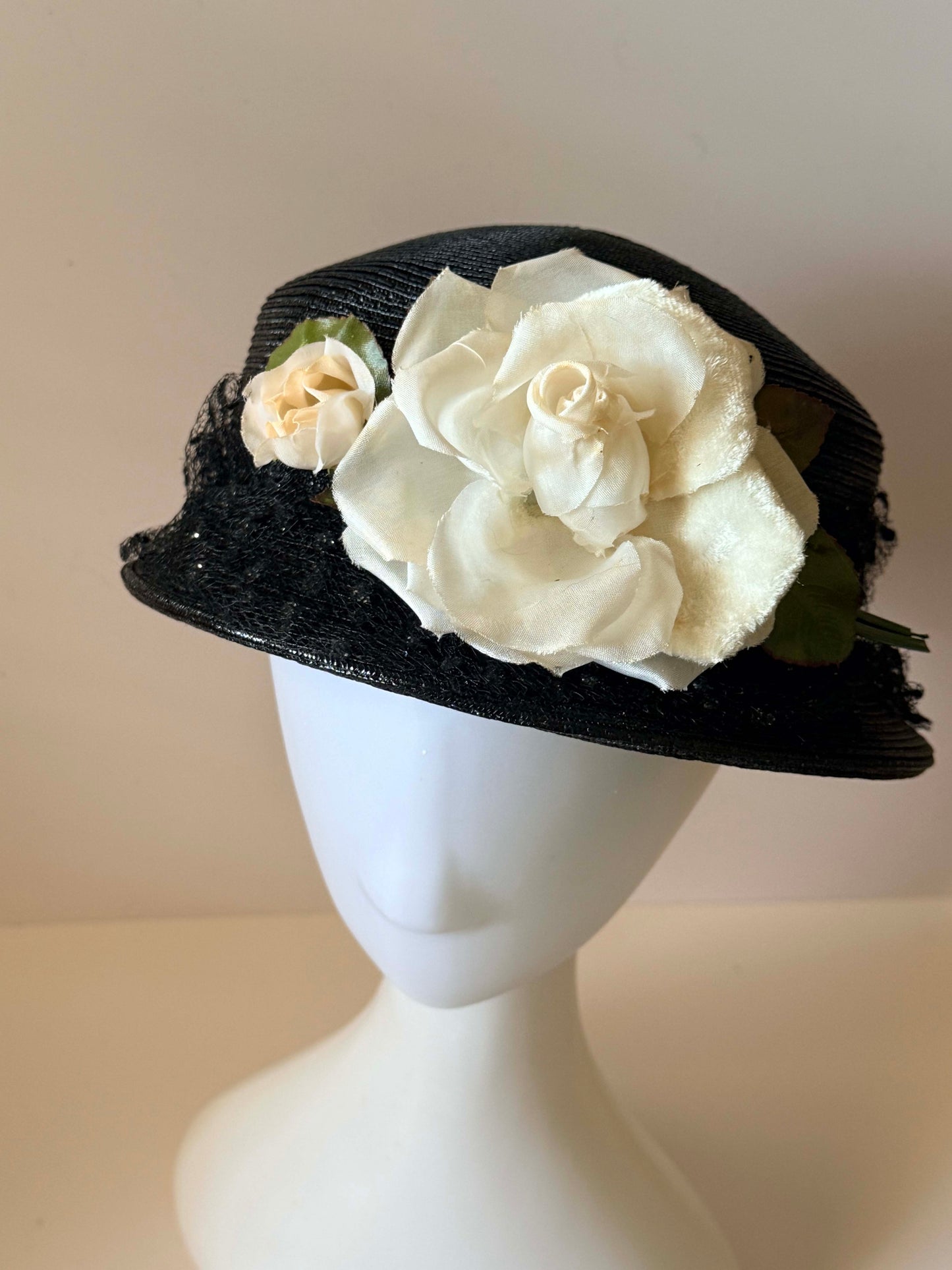 Vintage Black Straw Floral Hat | White Rose Cocktail Hat | 1950s Floral Cloche | Garden Party Hat | Wedding Guest Millinery