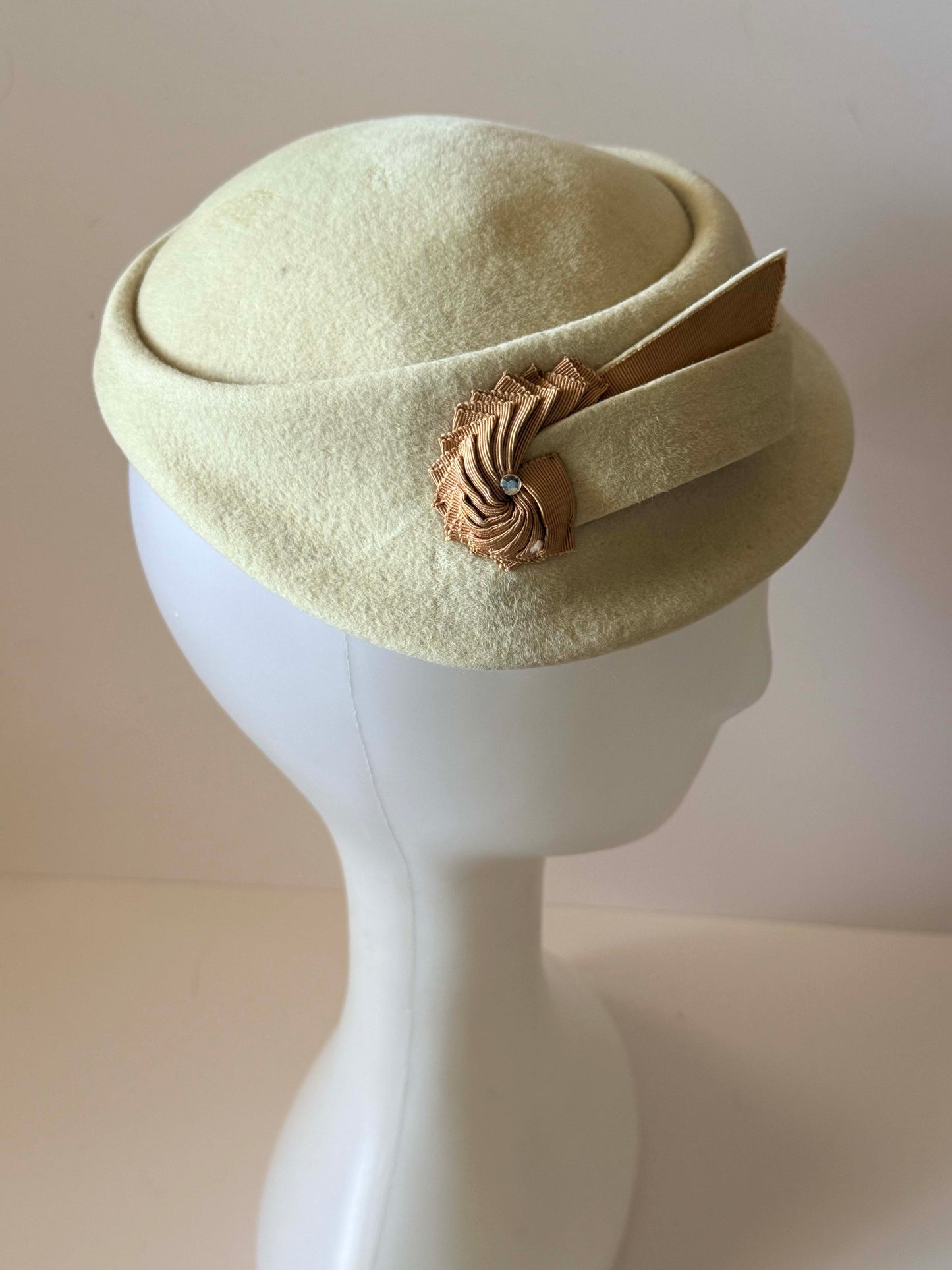 Vintage Dolphin Imported Fur Pillbox Hat | Ivory Fur Felt Toque Hat | 1950s Winter Millinery | Cream Cocktail Hat | Mid Century Designer Hat