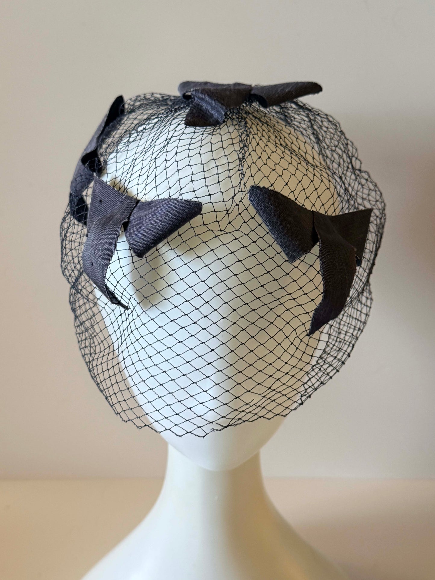 Vintage Black Pillbox Topper Fascinator Hat | Birdcage Veil Hat | 1950s Cocktail Fascinator | Gothic Bridal Headpiece | Vintage Millinery