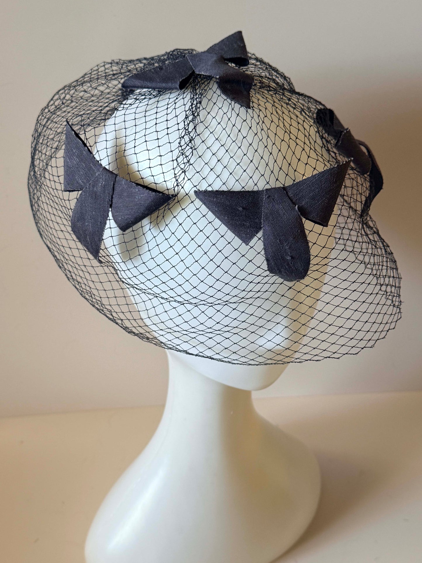 Vintage Black Pillbox Topper Fascinator Hat | Birdcage Veil Hat | 1950s Cocktail Fascinator | Gothic Bridal Headpiece | Vintage Millinery