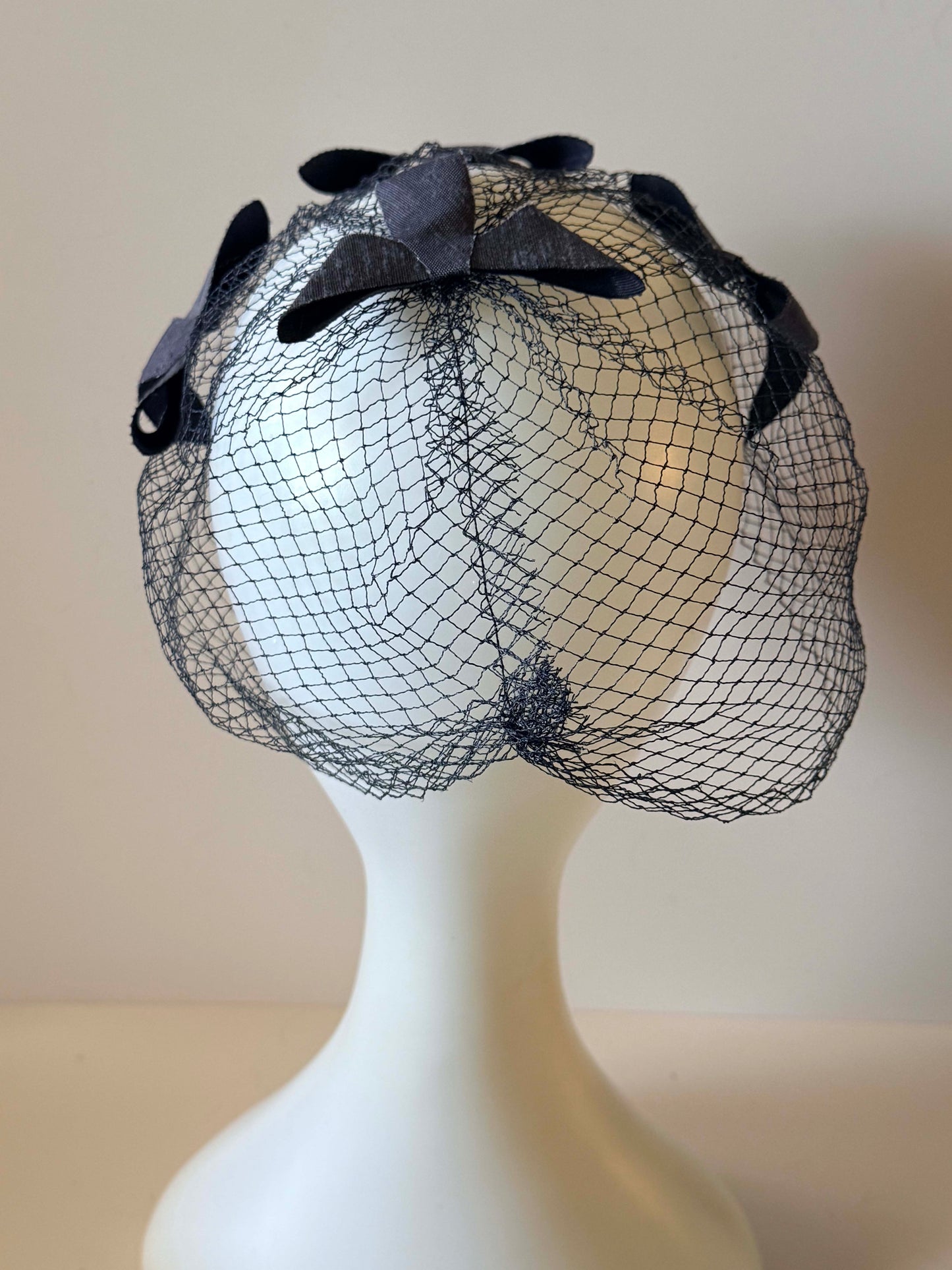 Vintage Black Pillbox Topper Fascinator Hat | Birdcage Veil Hat | 1950s Cocktail Fascinator | Gothic Bridal Headpiece | Vintage Millinery