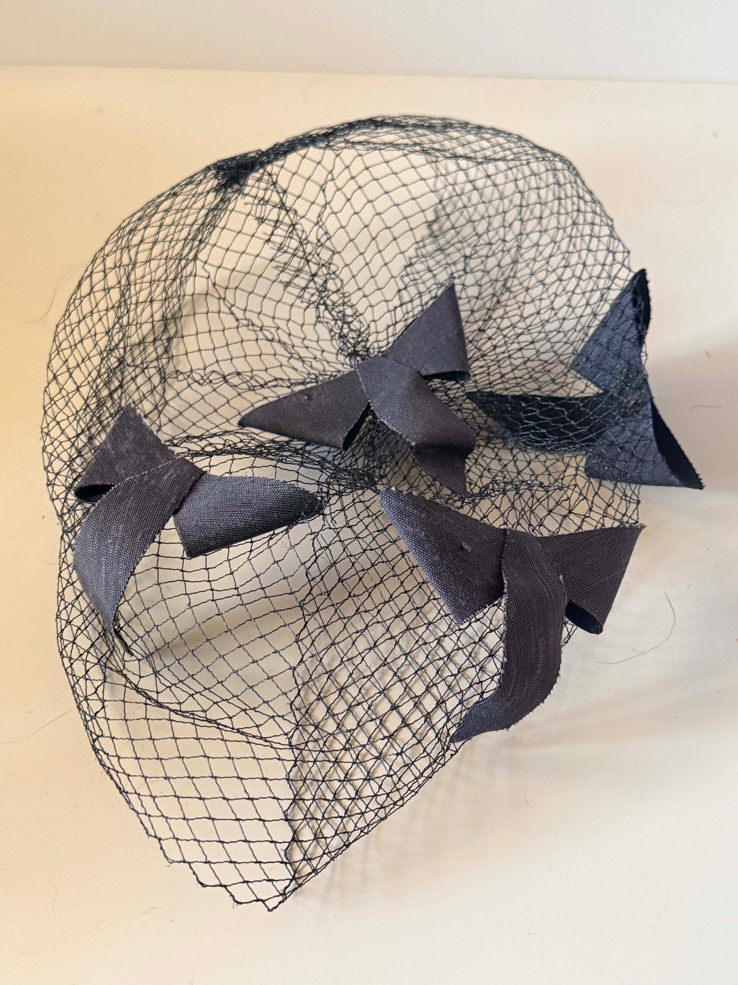 Vintage Black Pillbox Topper Fascinator Hat | Birdcage Veil Hat | 1950s Cocktail Fascinator | Gothic Bridal Headpiece | Vintage Millinery