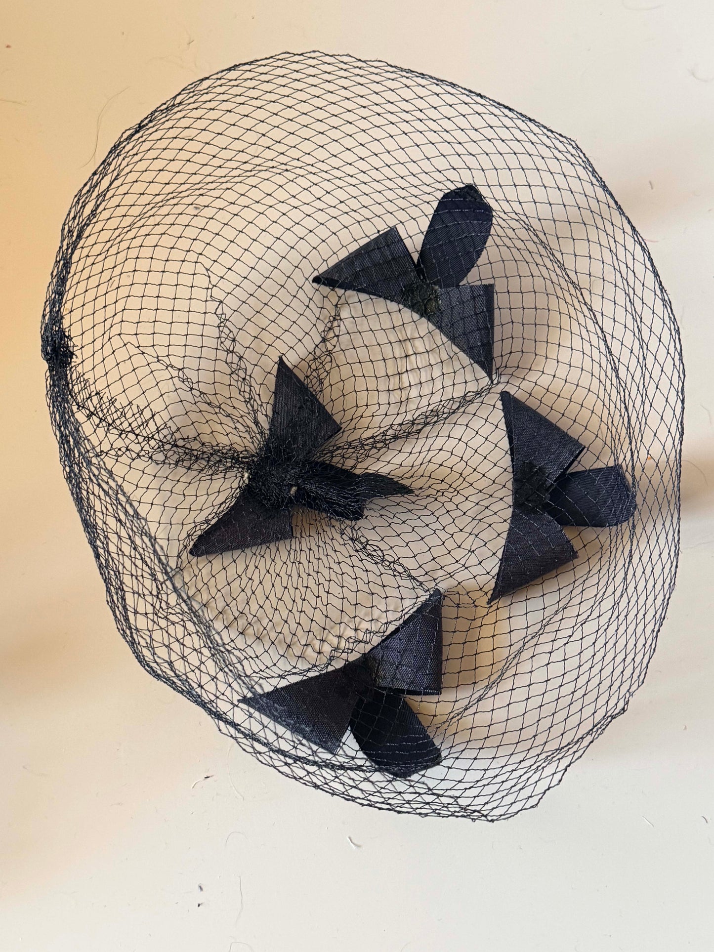 Vintage Black Pillbox Topper Fascinator Hat | Birdcage Veil Hat | 1950s Cocktail Fascinator | Gothic Bridal Headpiece | Vintage Millinery