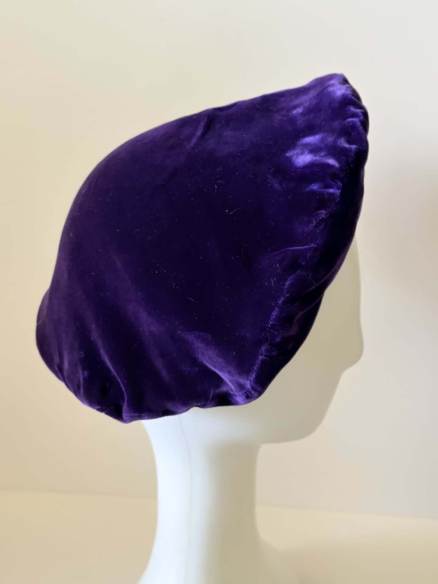Vintage Purple Velvet Beret Hat, Rich Plum Velvet Tam, Classic French Style Beret, 1960s 1970s Fashion Hat, Elegant Velvet Cap