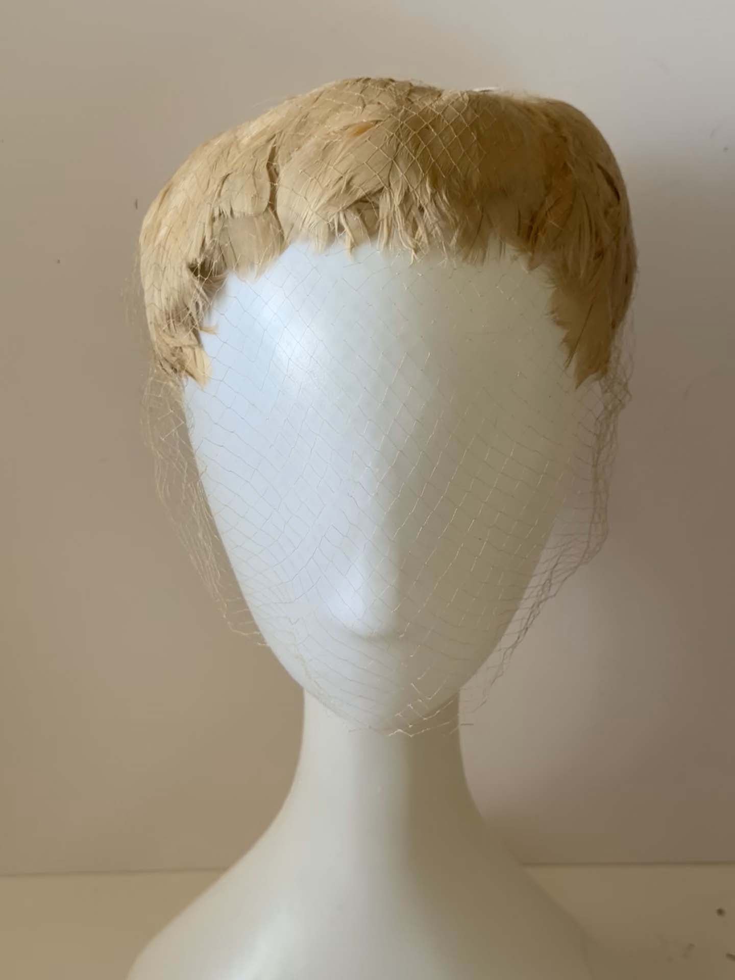 Vintage 1940s Feather Cocktail Hat with Veil, Cream Dirty Pink Fascinator, WWII Era Tilt Hat, Vintage Bridal Hat, Veil Ready Headpiece