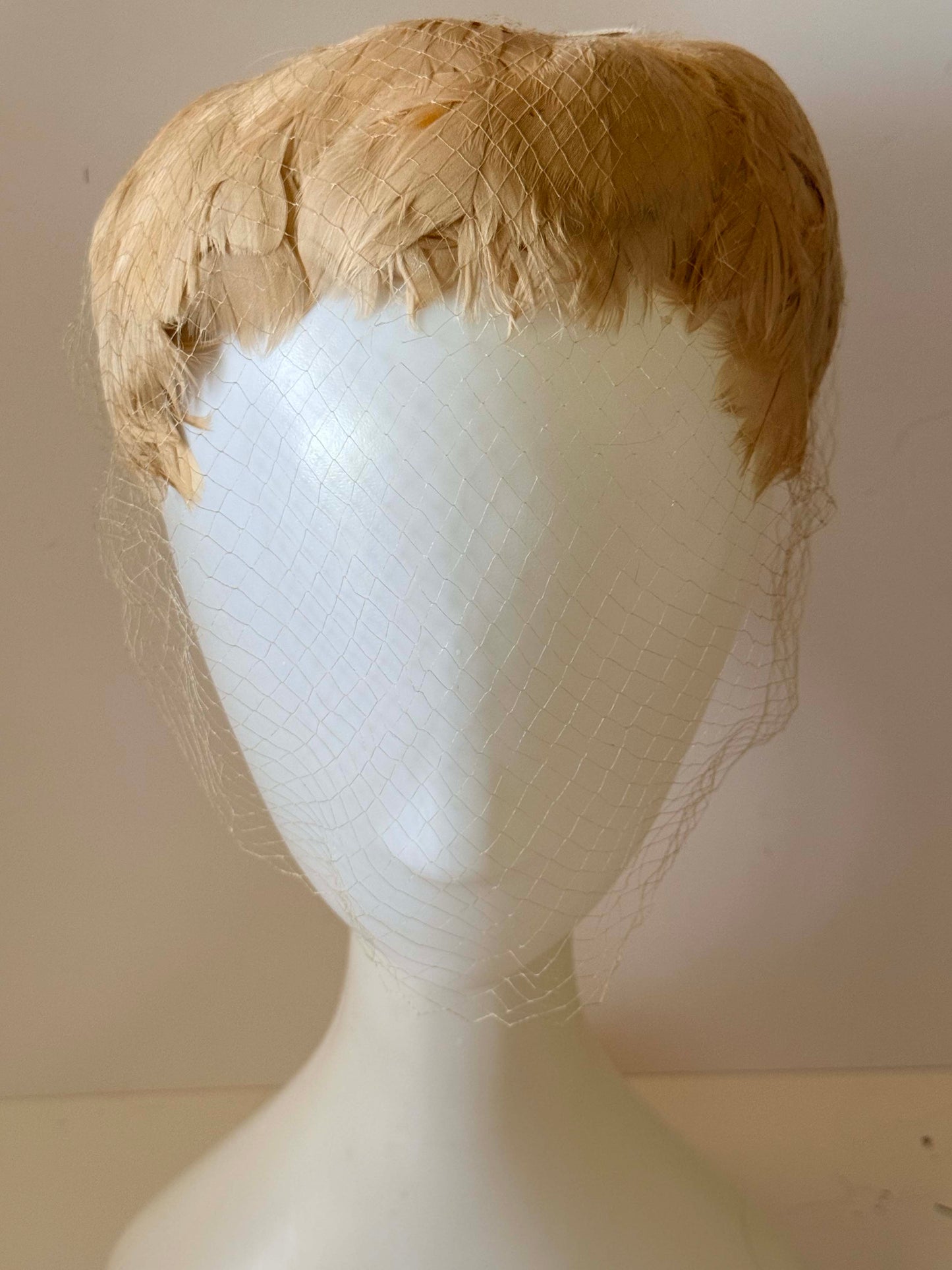 Vintage 1940s Feather Cocktail Hat with Veil, Cream Dirty Pink Fascinator, WWII Era Tilt Hat, Vintage Bridal Hat, Veil Ready Headpiece