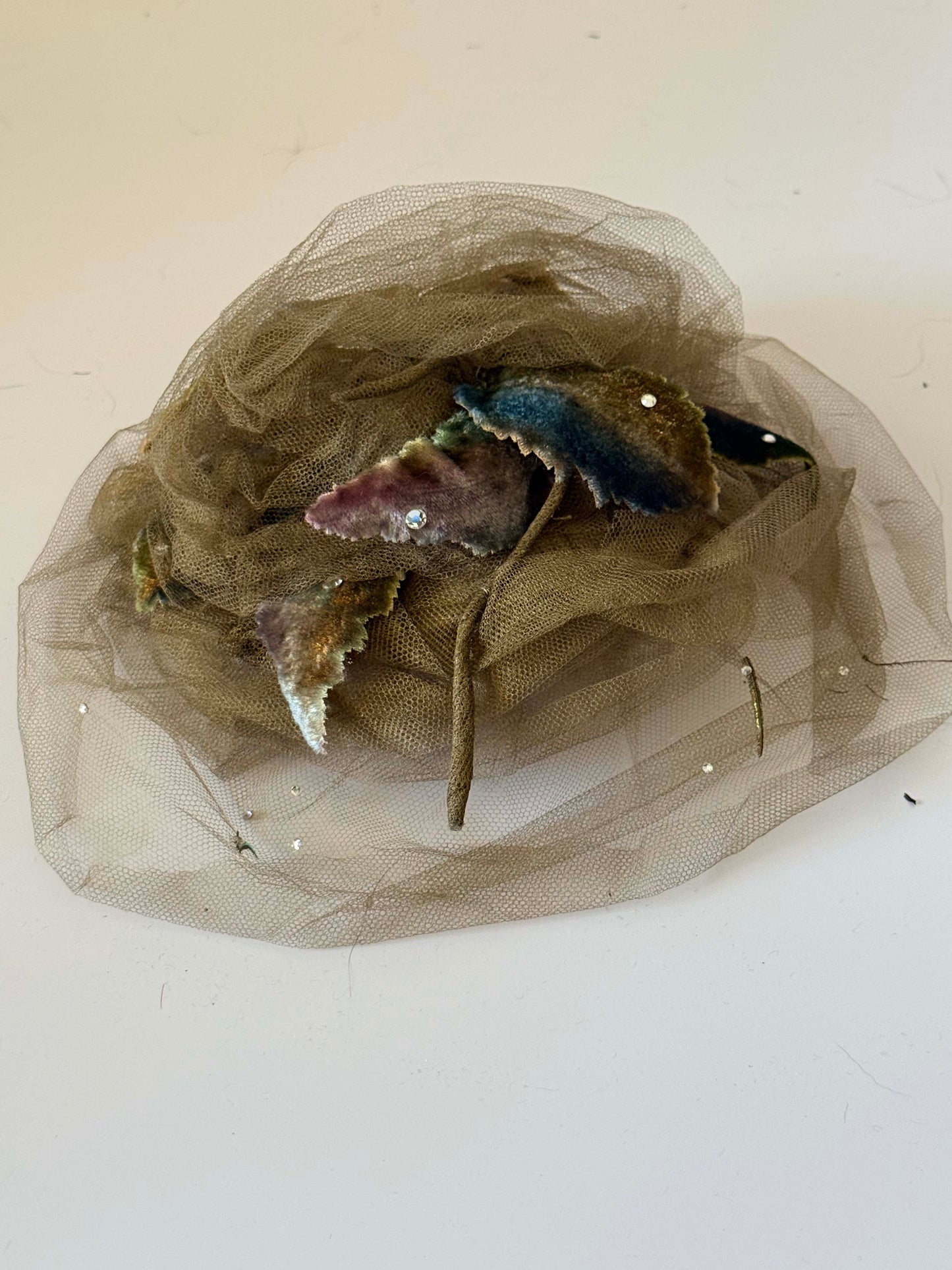 Vintage Crescent Spokane Veiled Fascinator Hat, Brown Tulle Cocktail Hat, Velvet Leaf Fascinator, 1950s Woodland Veil Hat, Rhinestone Millinery