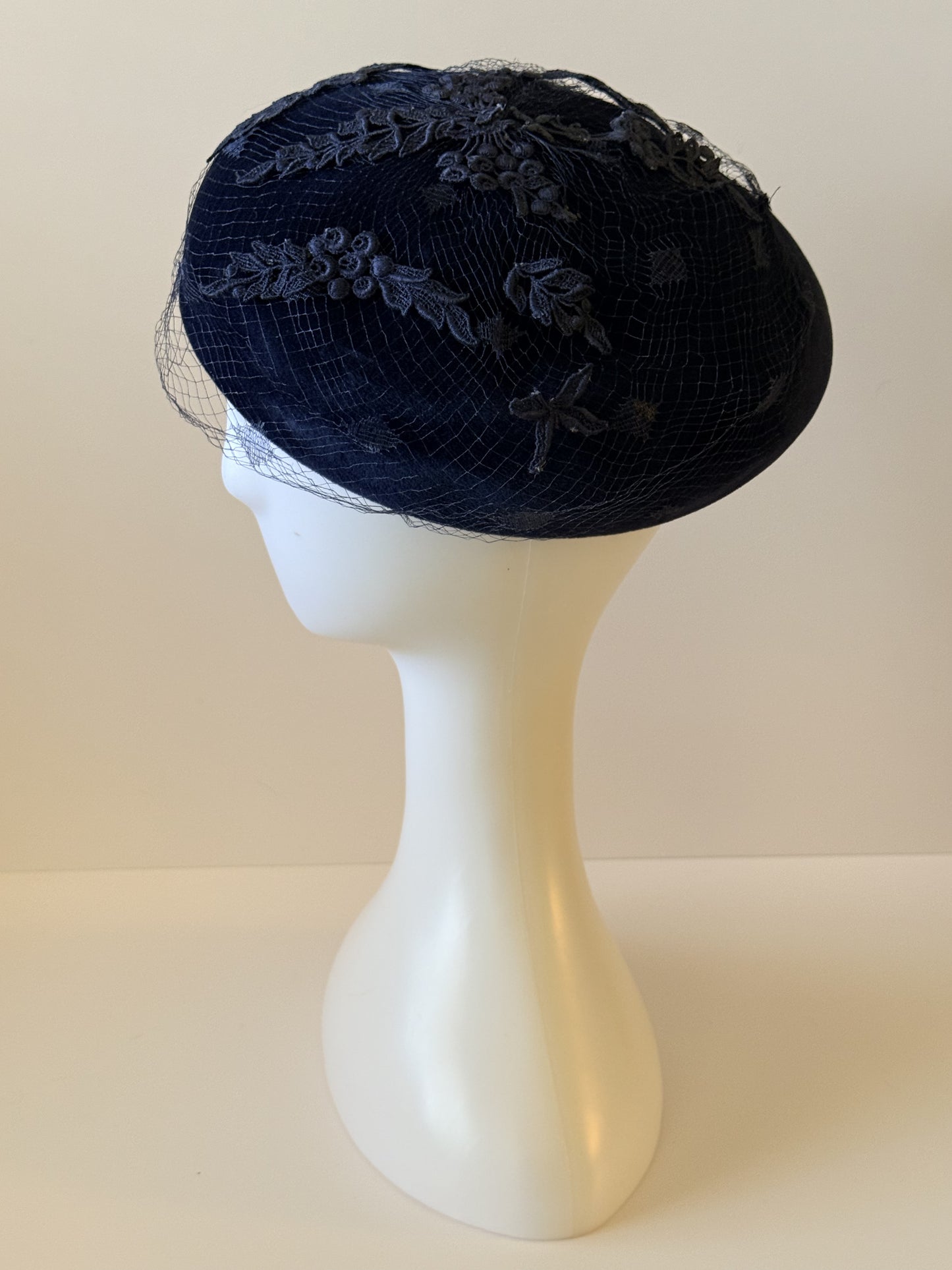 Vintage Wool Angora Beret with Lace Appliqués and Net Veil – Classic Elegant Hat