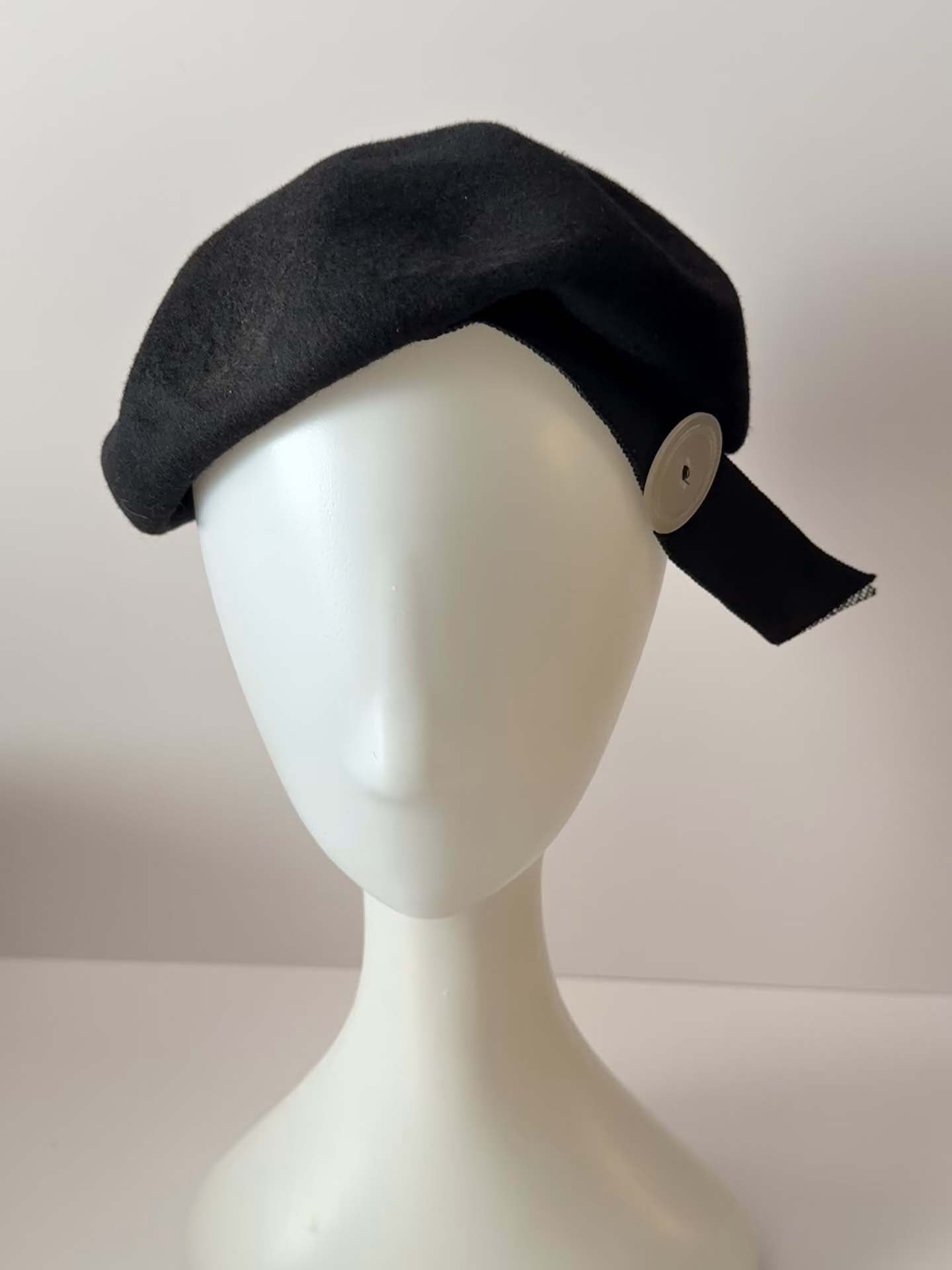 Vintage Black Wool Beret Hat | Finley New York Hat | 1960s Mod Beret | Black Felt Hat | French Style Beret | Designer Vintage Millinery