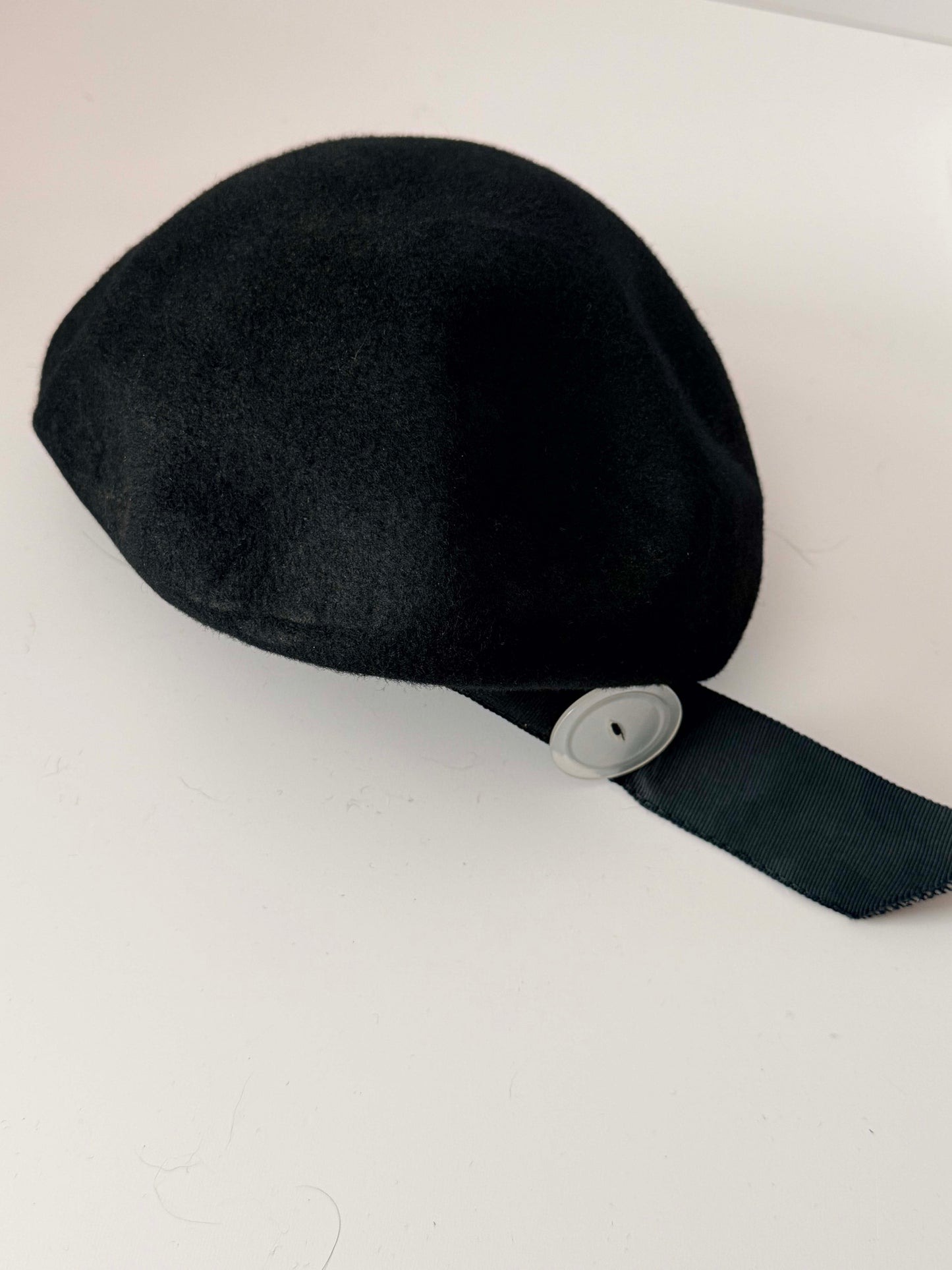 Vintage Black Wool Beret Hat | Finley New York Hat | 1960s Mod Beret | Black Felt Hat | French Style Beret | Designer Vintage Millinery