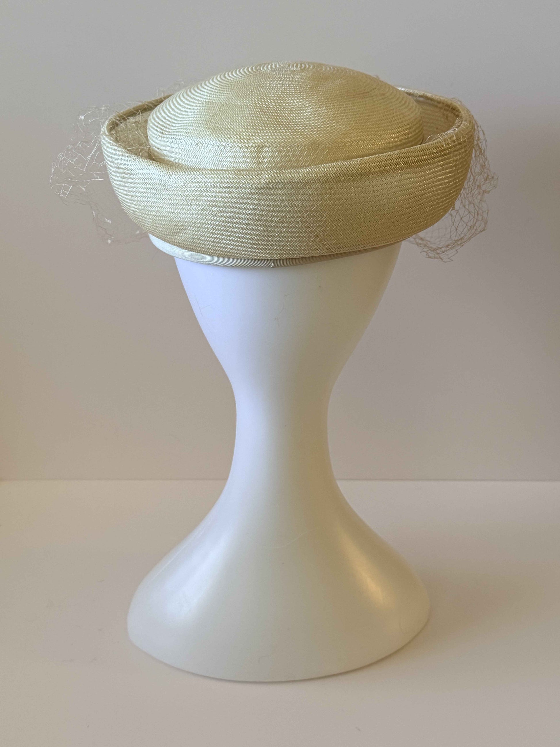 1950s–1960s Elise-Lou Vintage Butter Yellow Straw Hat with Net Veil – Mid-Century Elegance
