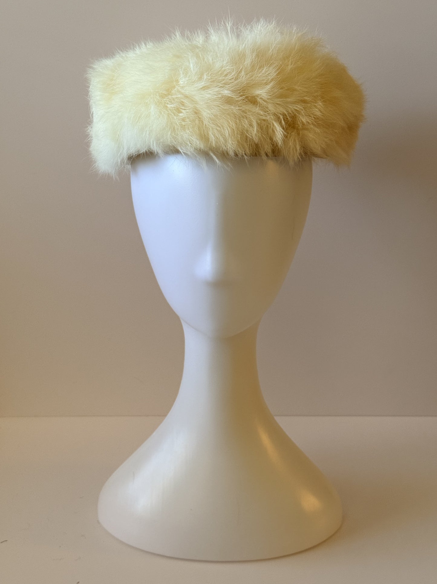 1950s–1960s Vintage Cream Fur Hat – Classic Mid-Century Winter Statement Hat