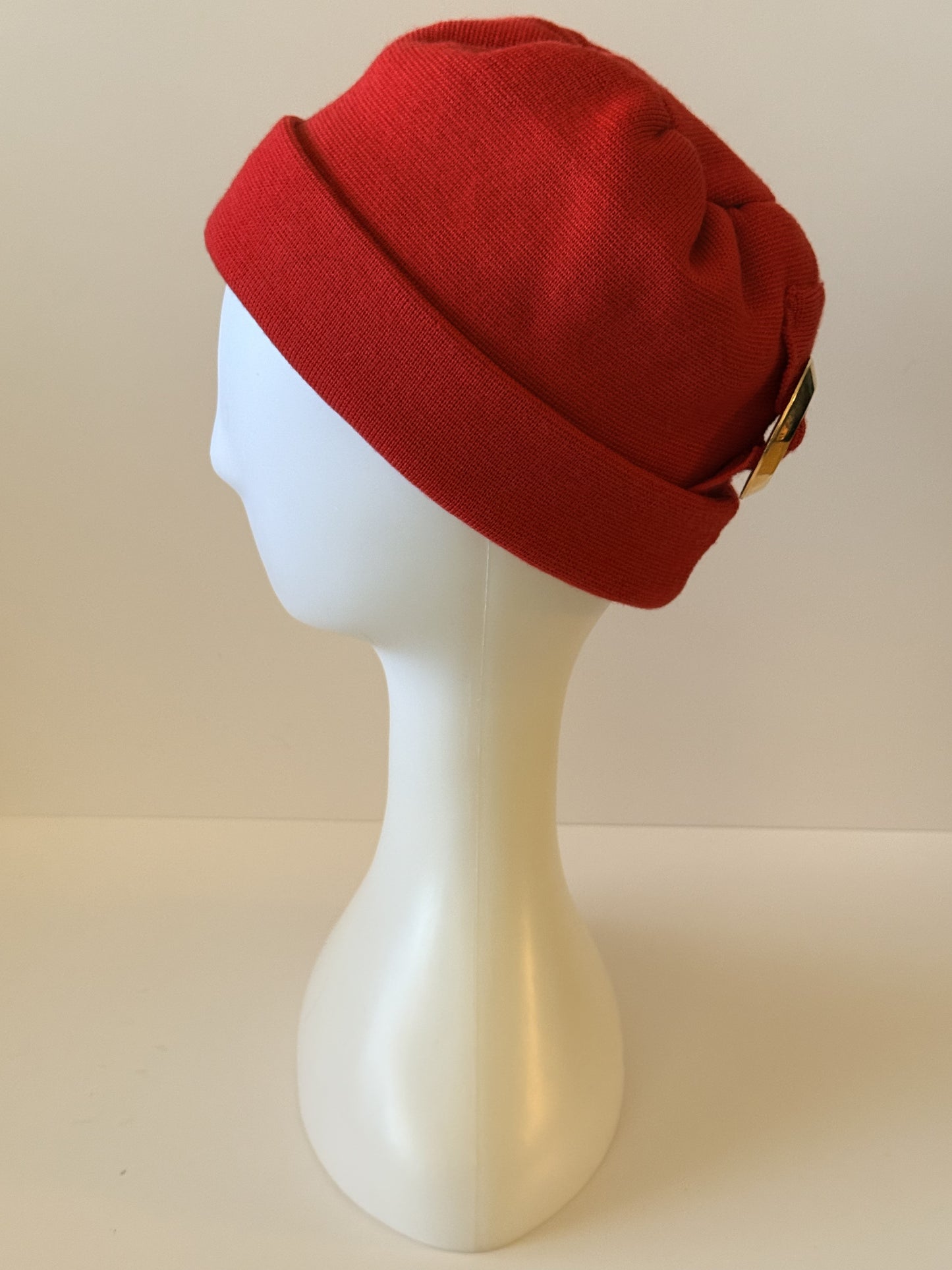 Vintage 1960s Red Knit Cloche Hat – Retro Mod Hat with Gold Buckle Accent