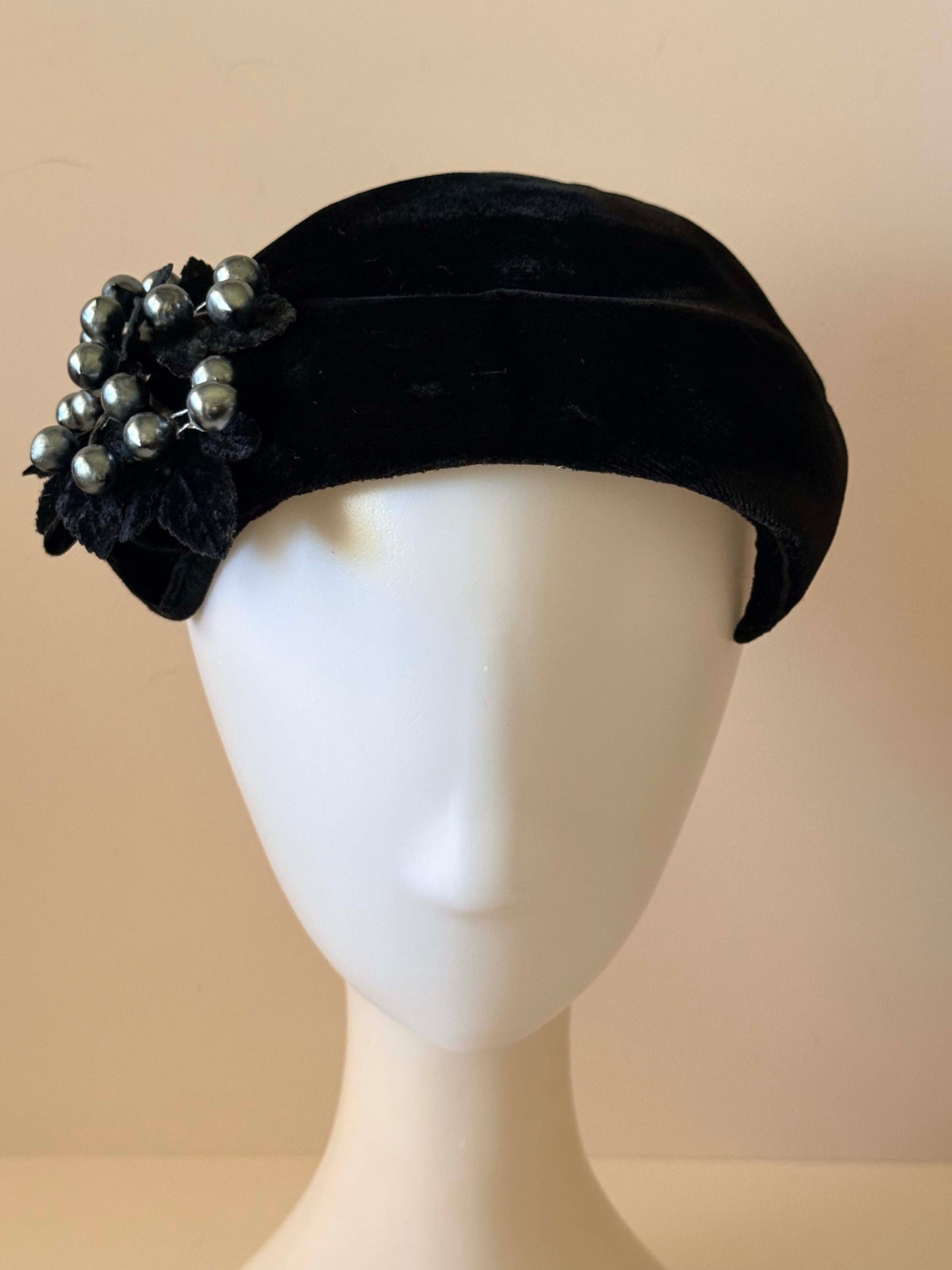 Vintage Black Velvet Pillbox Hat with Silver Berry Trim | 1950s Cocktail Hat | Elegant Evening Fascinator | Classic Mid Century Millinery