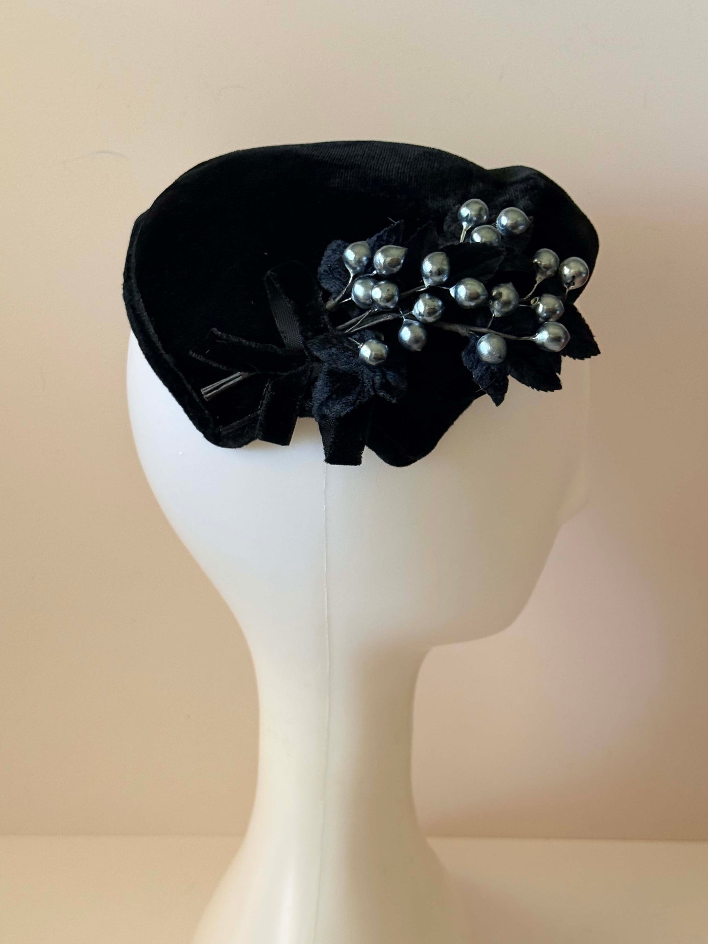 Vintage Black Velvet Pillbox Hat with Silver Berry Trim | 1950s Cocktail Hat | Elegant Evening Fascinator | Classic Mid Century Millinery