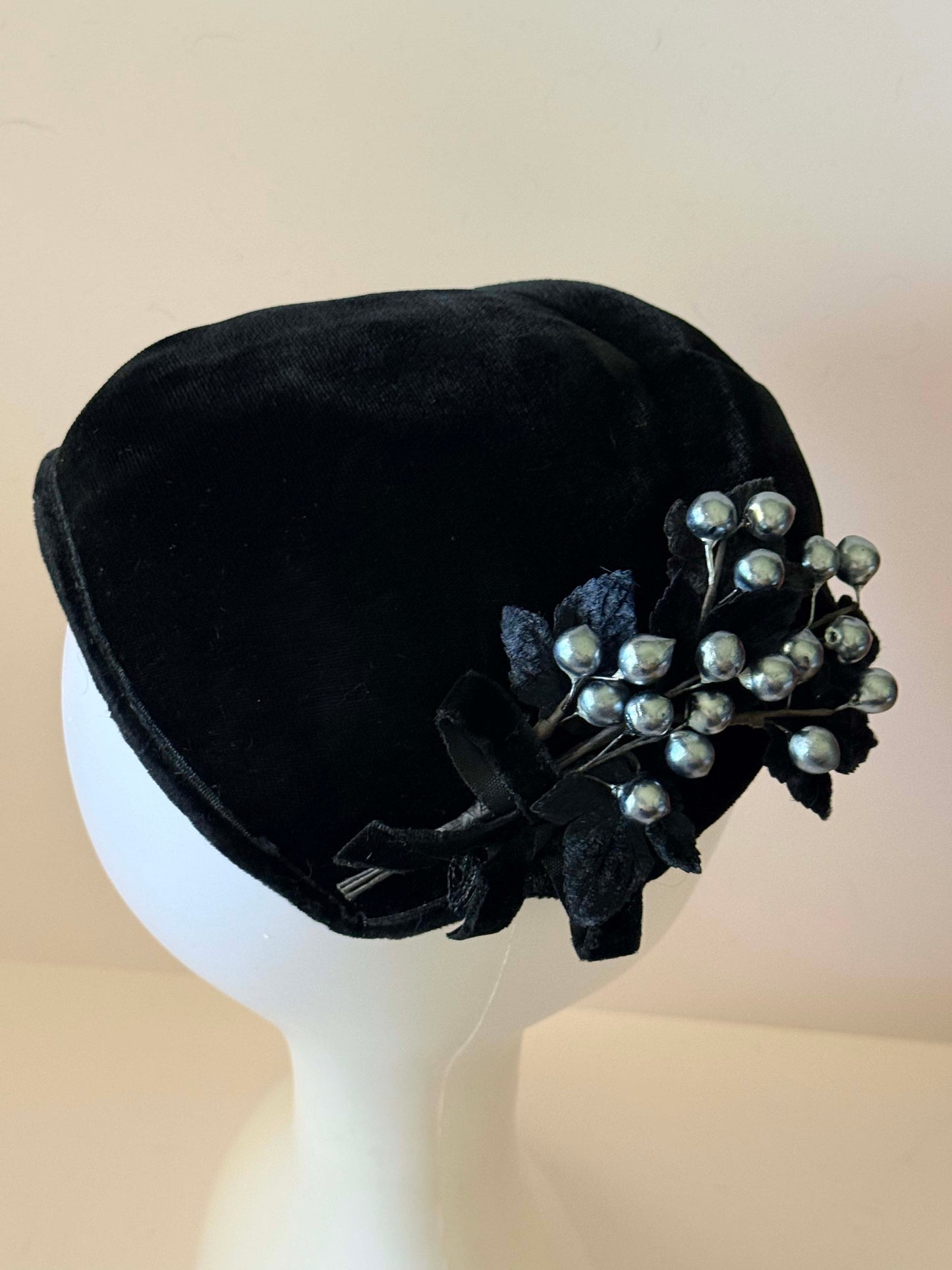Vintage Black Velvet Pillbox Hat with Silver Berry Trim | 1950s Cocktail Hat | Elegant Evening Fascinator | Classic Mid Century Millinery