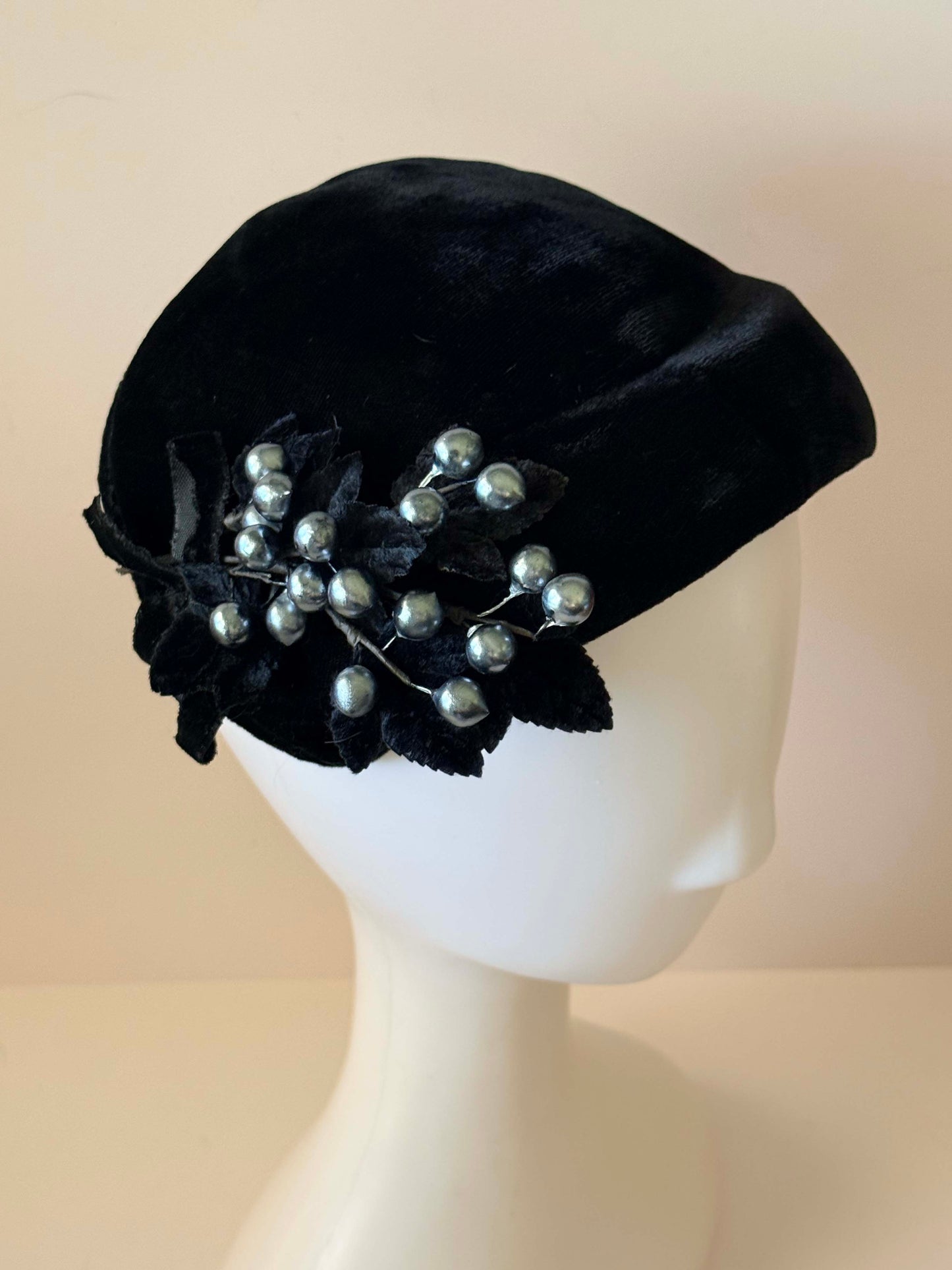 Vintage Black Velvet Pillbox Hat with Silver Berry Trim | 1950s Cocktail Hat | Elegant Evening Fascinator | Classic Mid Century Millinery