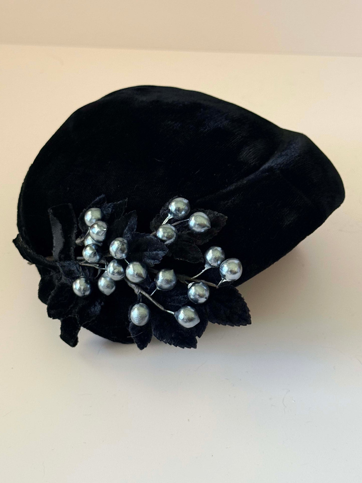Vintage Black Velvet Pillbox Hat with Silver Berry Trim | 1950s Cocktail Hat | Elegant Evening Fascinator | Classic Mid Century Millinery