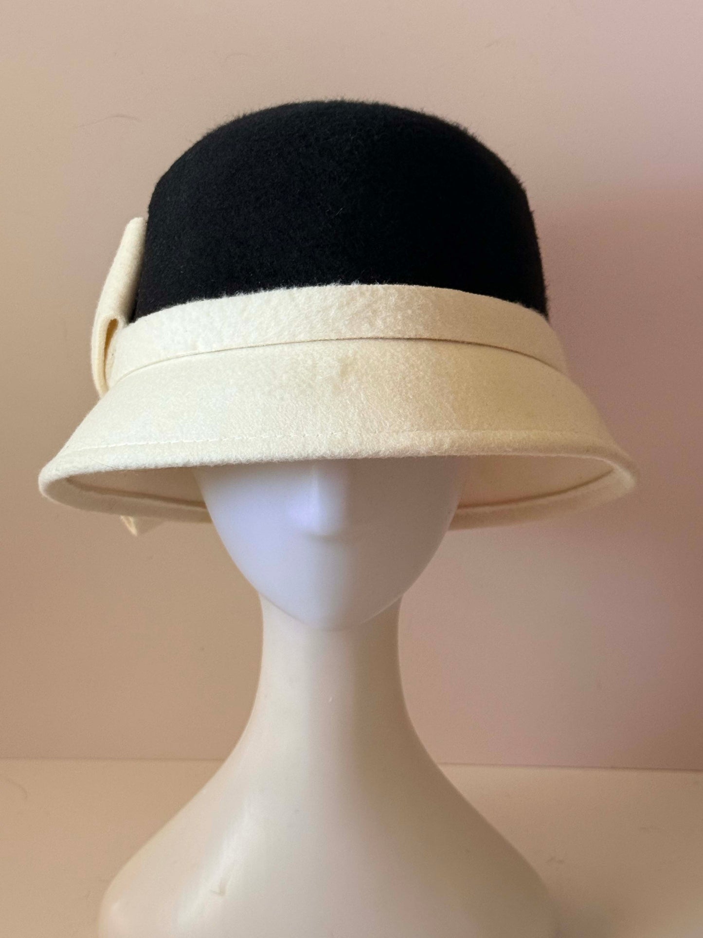Vintage Black and White Cloche Hat | Mod Wool Felt Hat | 1960s Style Bow Hat | Winter Church Hat | Retro Bucket Hat
