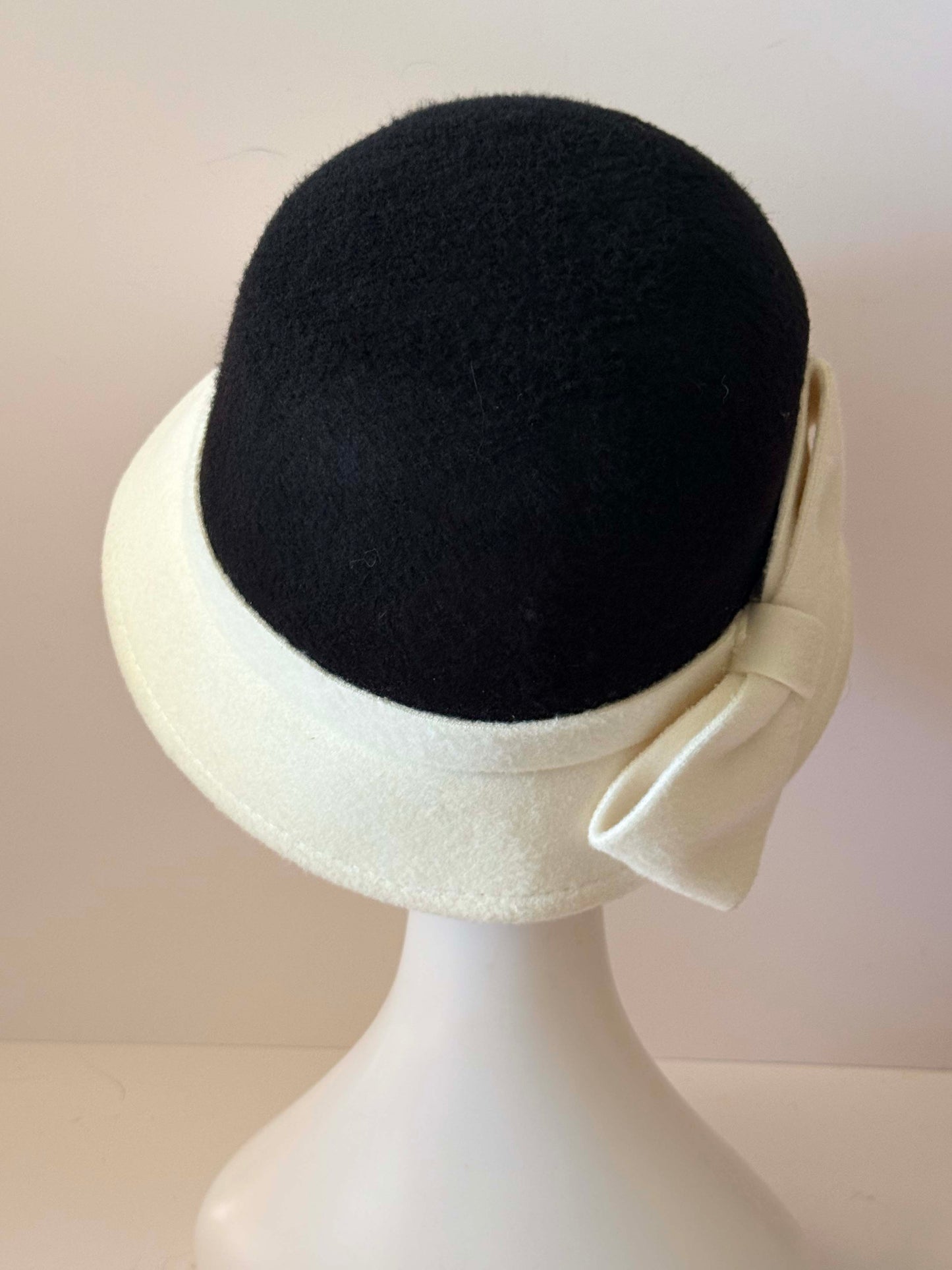 Vintage Black and White Cloche Hat | Mod Wool Felt Hat | 1960s Style Bow Hat | Winter Church Hat | Retro Bucket Hat