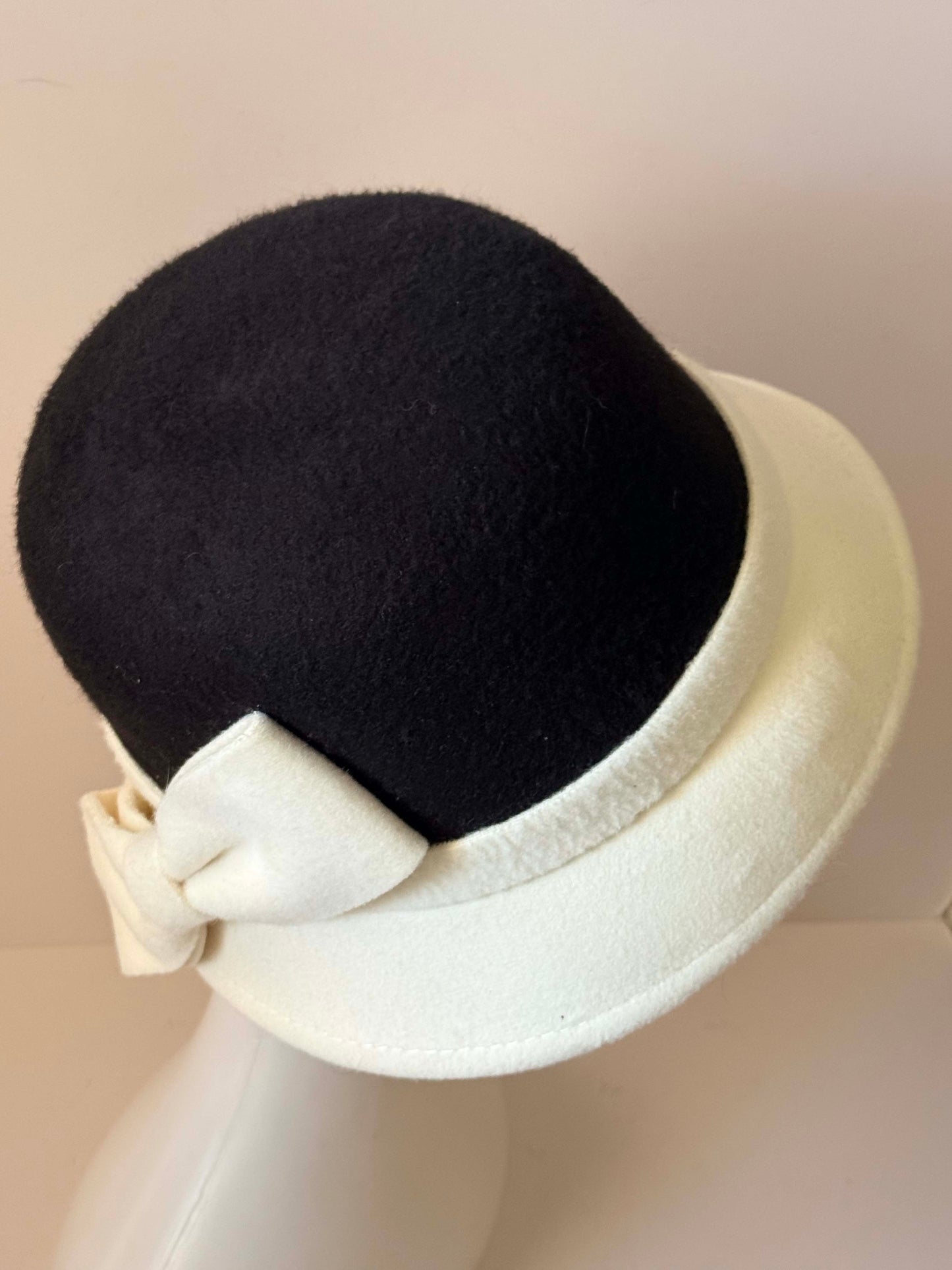 Vintage Black and White Cloche Hat | Mod Wool Felt Hat | 1960s Style Bow Hat | Winter Church Hat | Retro Bucket Hat