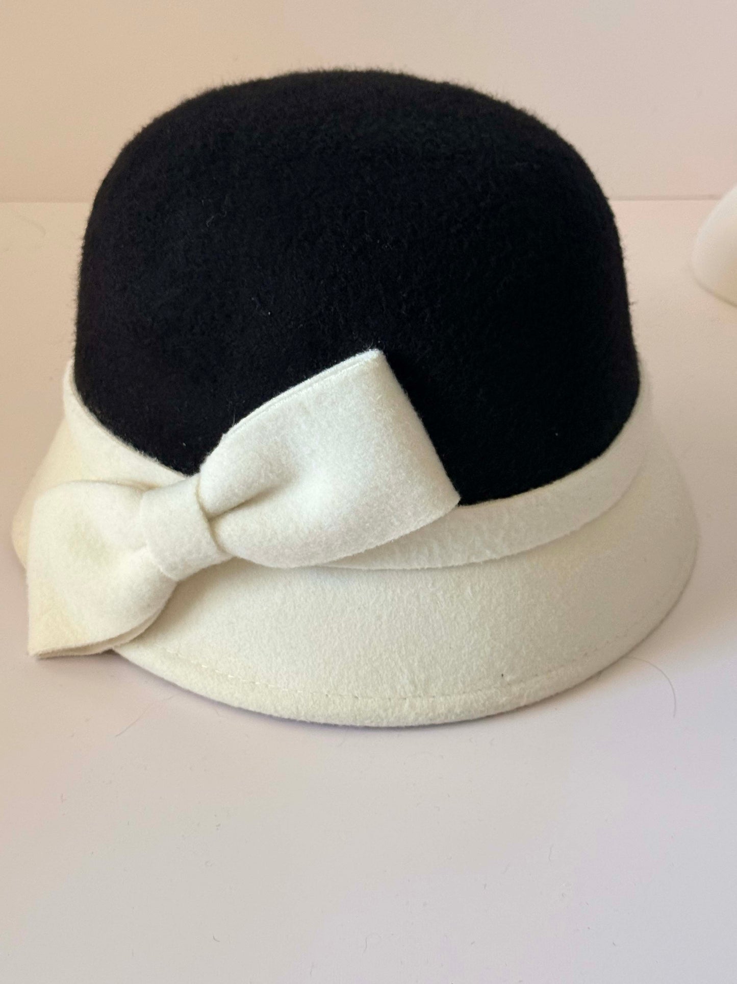 Vintage Black and White Cloche Hat | Mod Wool Felt Hat | 1960s Style Bow Hat | Winter Church Hat | Retro Bucket Hat