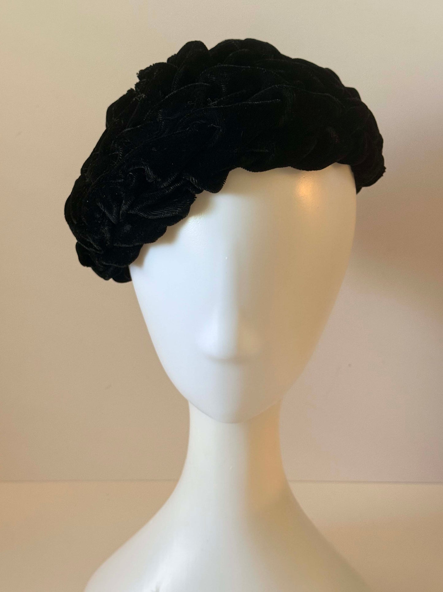 Vintage Black Velvet Beret Hat | 1950s Woven Velvet Tam | Sculptural Ribbon Beret | Mid Century Cocktail Hat | Old Hollywood Style