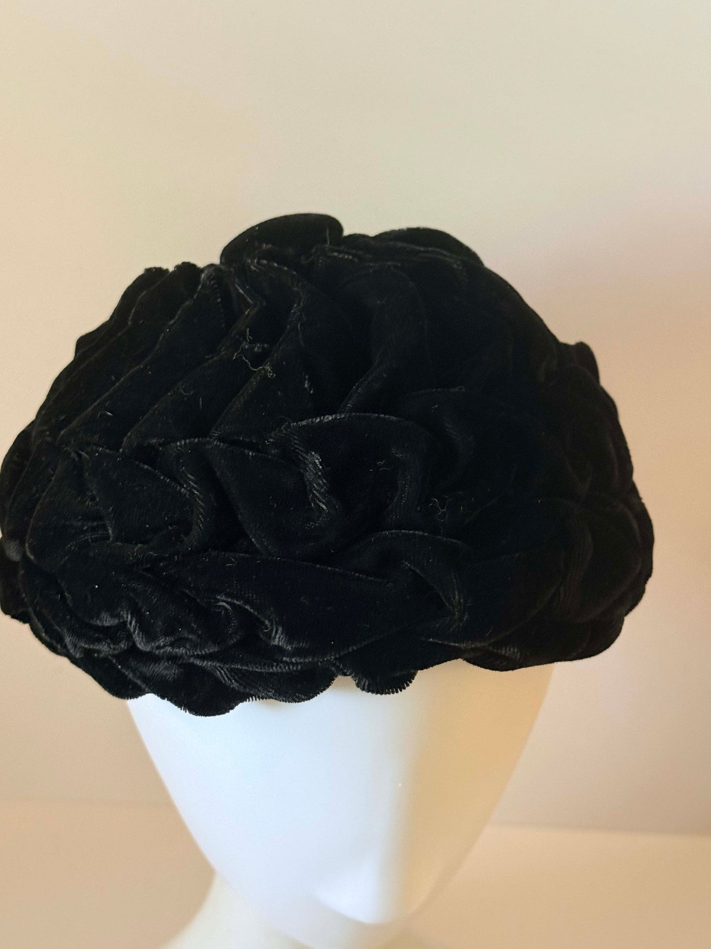 Vintage Black Velvet Beret Hat | 1950s Woven Velvet Tam | Sculptural Ribbon Beret | Mid Century Cocktail Hat | Old Hollywood Style
