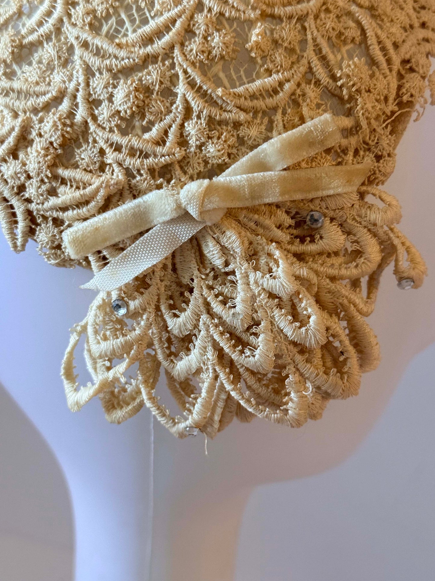 Vintage Lace Cocktail Hat | 1950s Ivory Lace Fascinator | Bridal Half Hat | Vintage Wedding Headpiece | Lace Juliet Cap