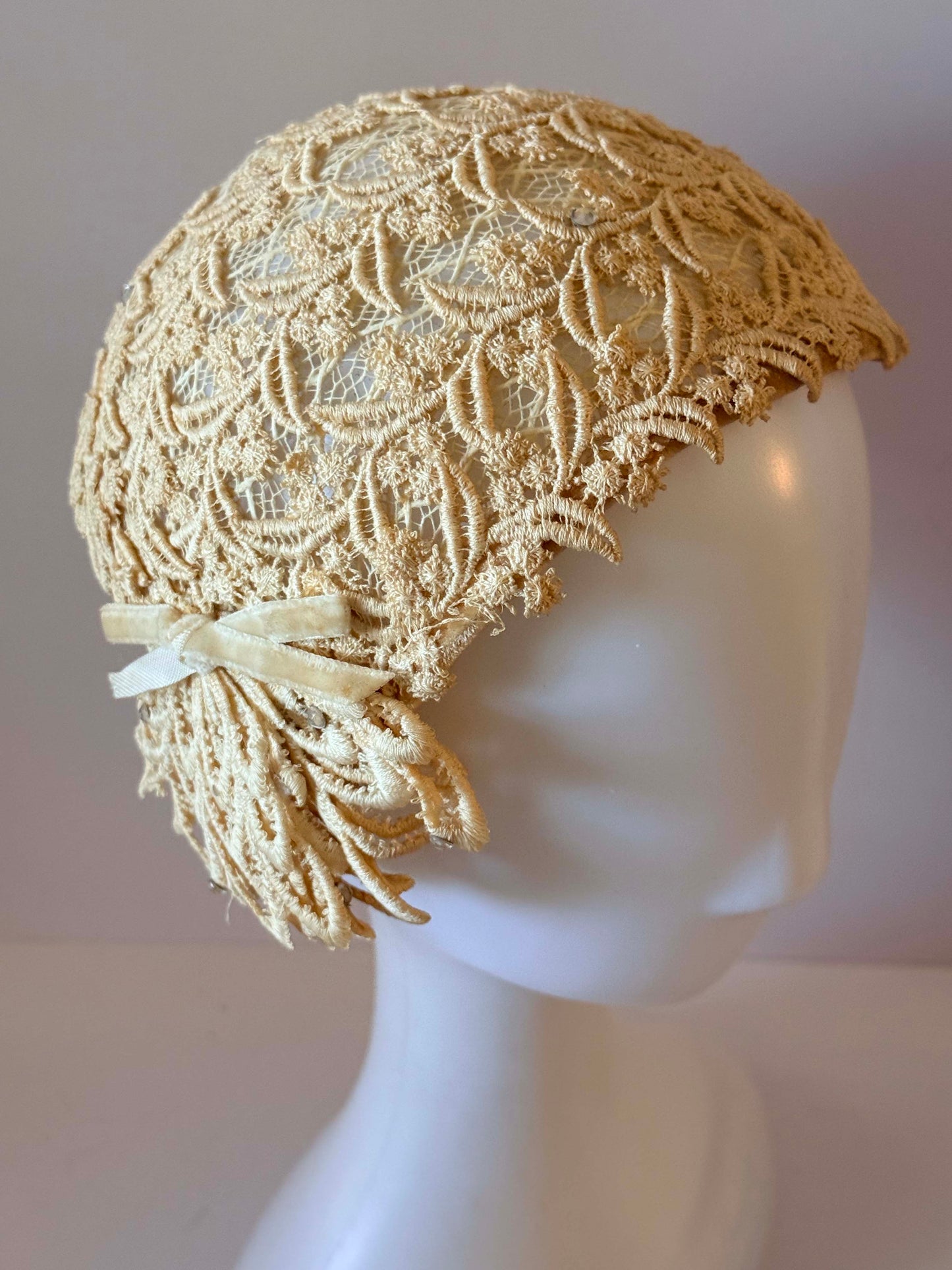 Vintage Lace Cocktail Hat | 1950s Ivory Lace Fascinator | Bridal Half Hat | Vintage Wedding Headpiece | Lace Juliet Cap