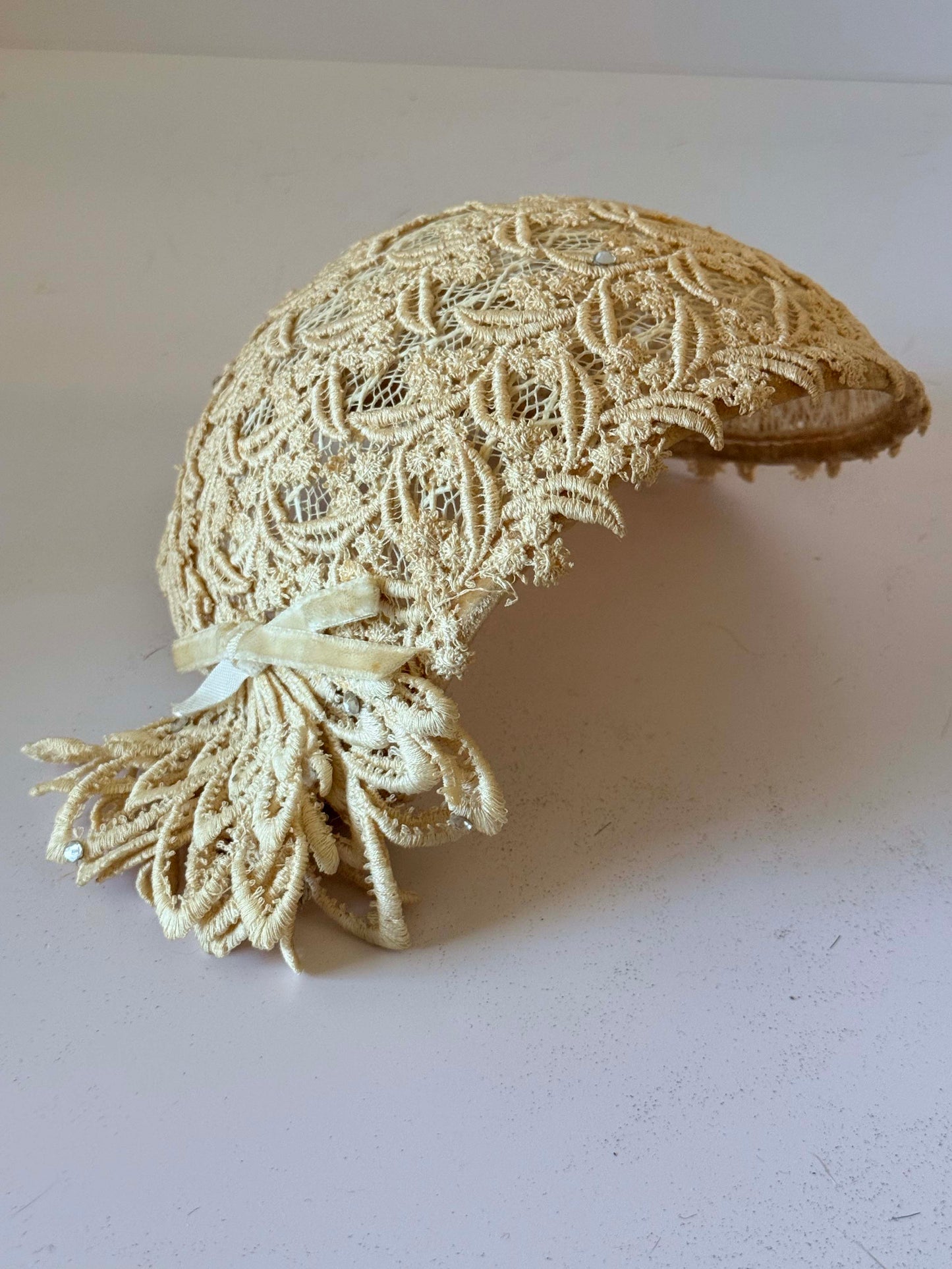 Vintage Lace Cocktail Hat | 1950s Ivory Lace Fascinator | Bridal Half Hat | Vintage Wedding Headpiece | Lace Juliet Cap