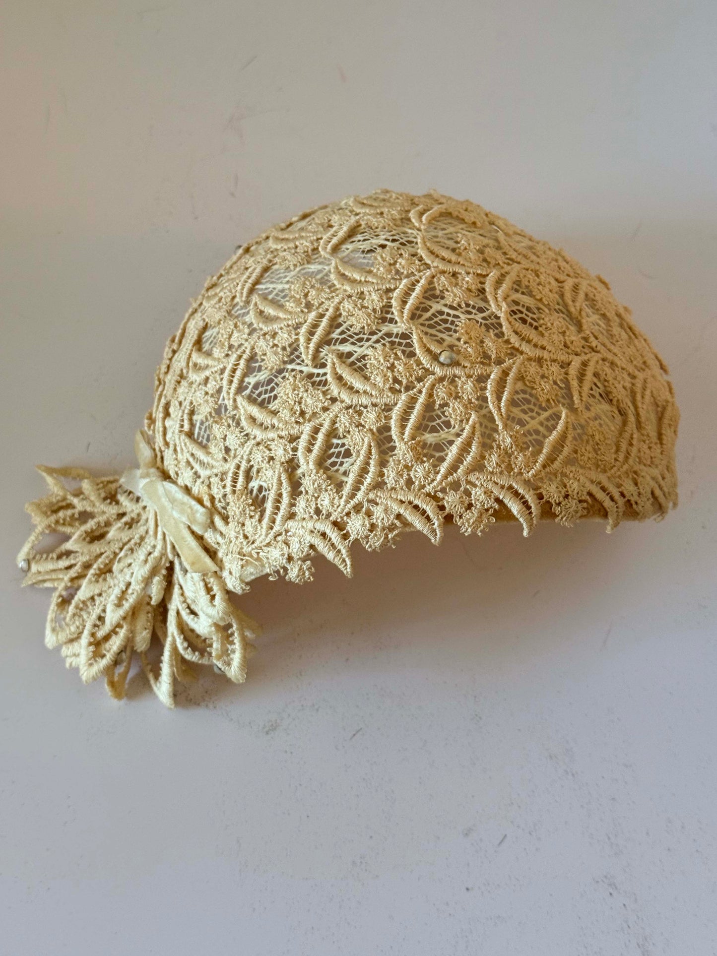 Vintage Lace Cocktail Hat | 1950s Ivory Lace Fascinator | Bridal Half Hat | Vintage Wedding Headpiece | Lace Juliet Cap