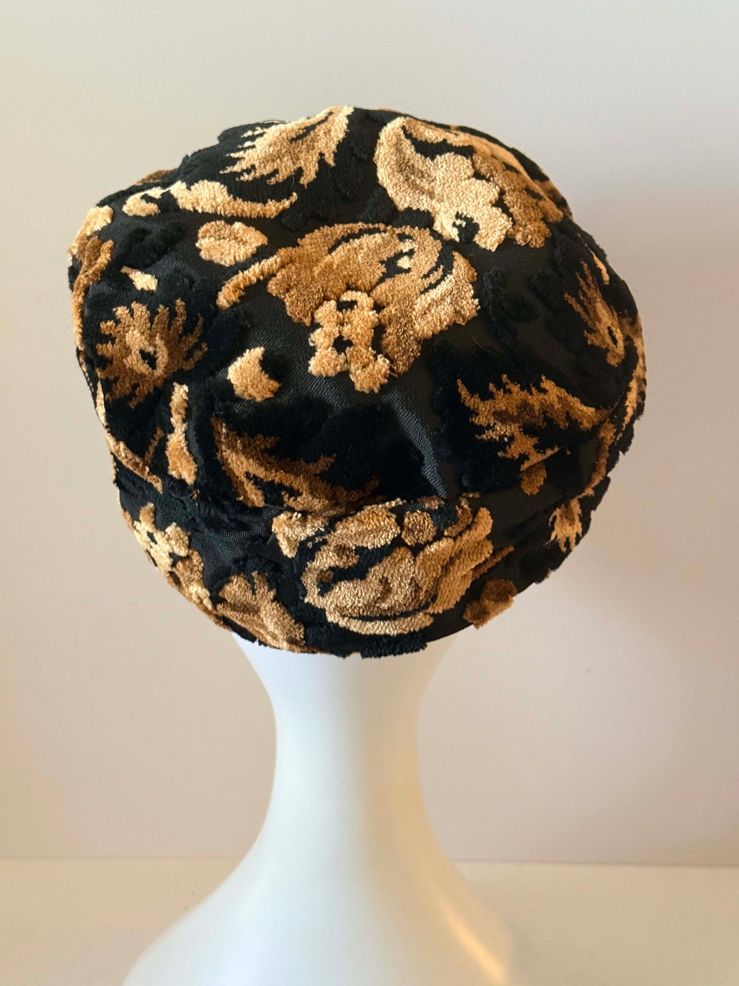 Vintage Black & Gold Velvet Beret Hat | 1960s Burnout Velvet Cap | Textured Floral Beret | Mod Cocktail Hat | Statement Millinery