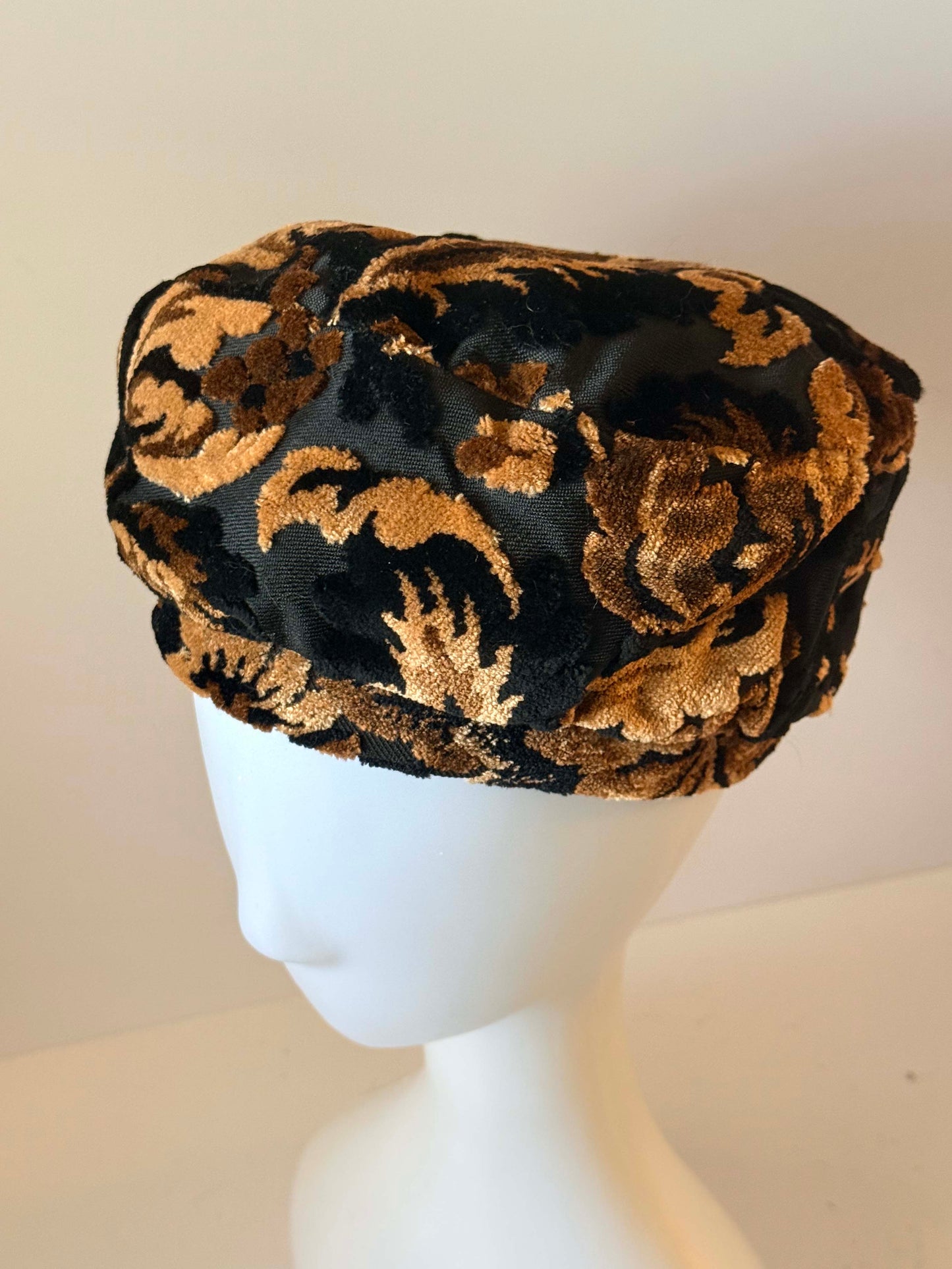 Vintage Black & Gold Velvet Beret Hat | 1960s Burnout Velvet Cap | Textured Floral Beret | Mod Cocktail Hat | Statement Millinery