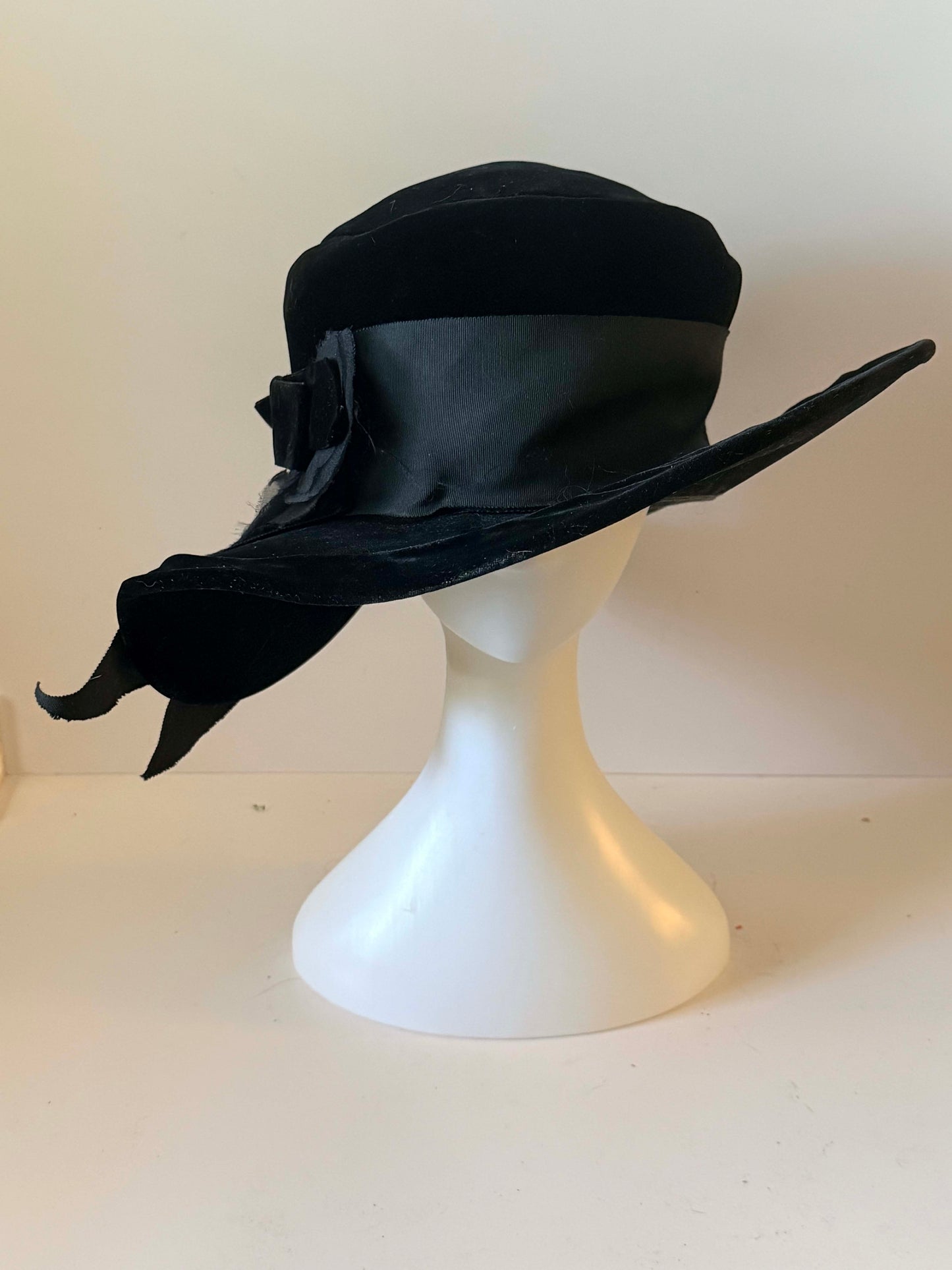 Vintage Dana Original Black Velvet Wide Brim Hat | 1950s Cocktail Hat | Elegant Mid Century Millinery | Black Velvet Dress Hat | Formal Occasion Hat