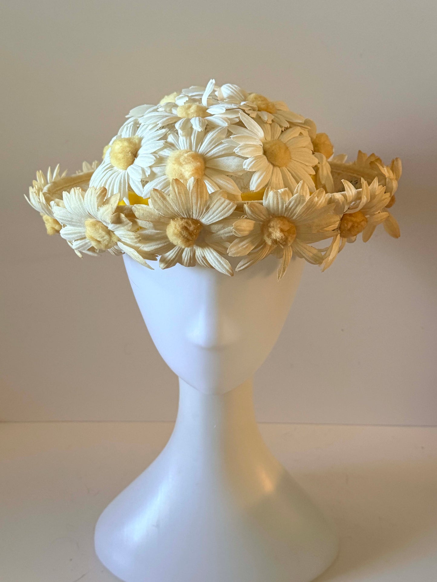 Vintage Daisy Flower Hat | 1960s Floral Cocktail Hat | Yellow and White Spring Garden Party Hat | Mid Century Millinery