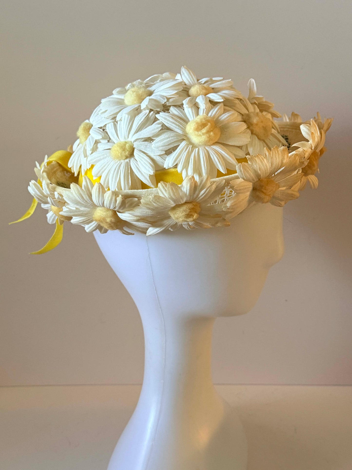 Vintage Daisy Flower Hat | 1960s Floral Cocktail Hat | Yellow and White Spring Garden Party Hat | Mid Century Millinery